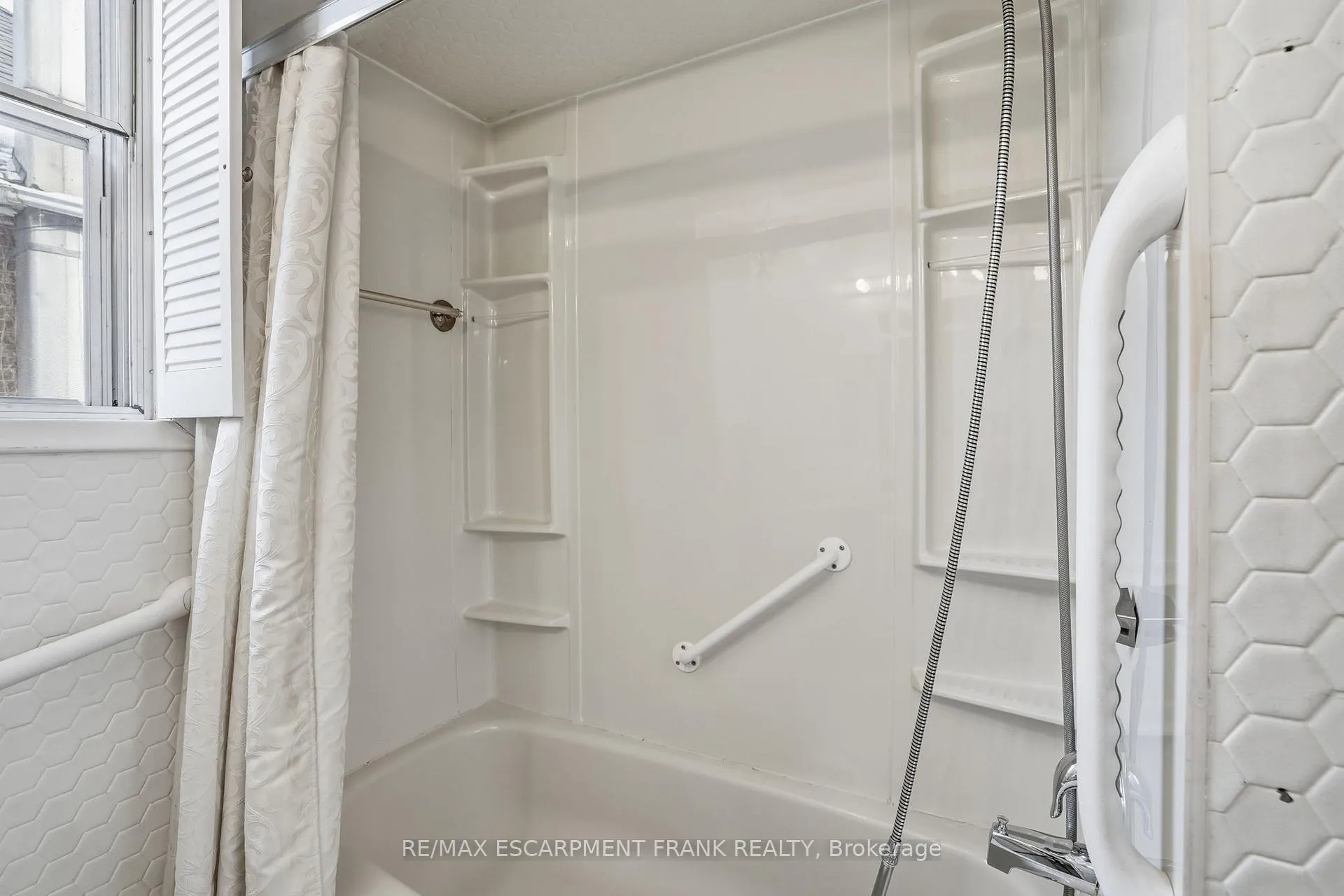 Photo 12 of 153 Parkview Drive, Hamilton, Westdale — HOMEH
