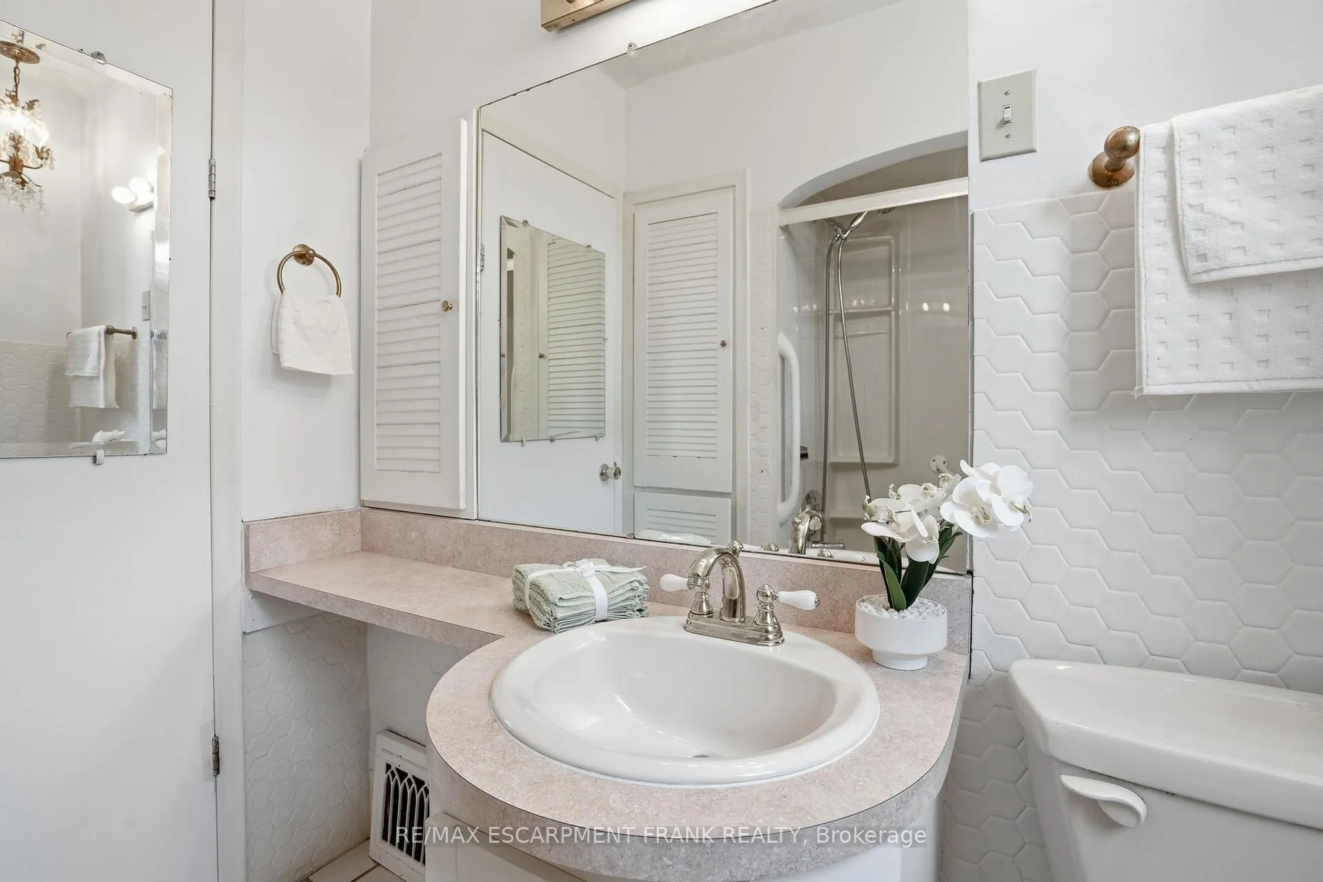 Photo 13 of 153 Parkview Drive, Hamilton, Westdale — HOMEH