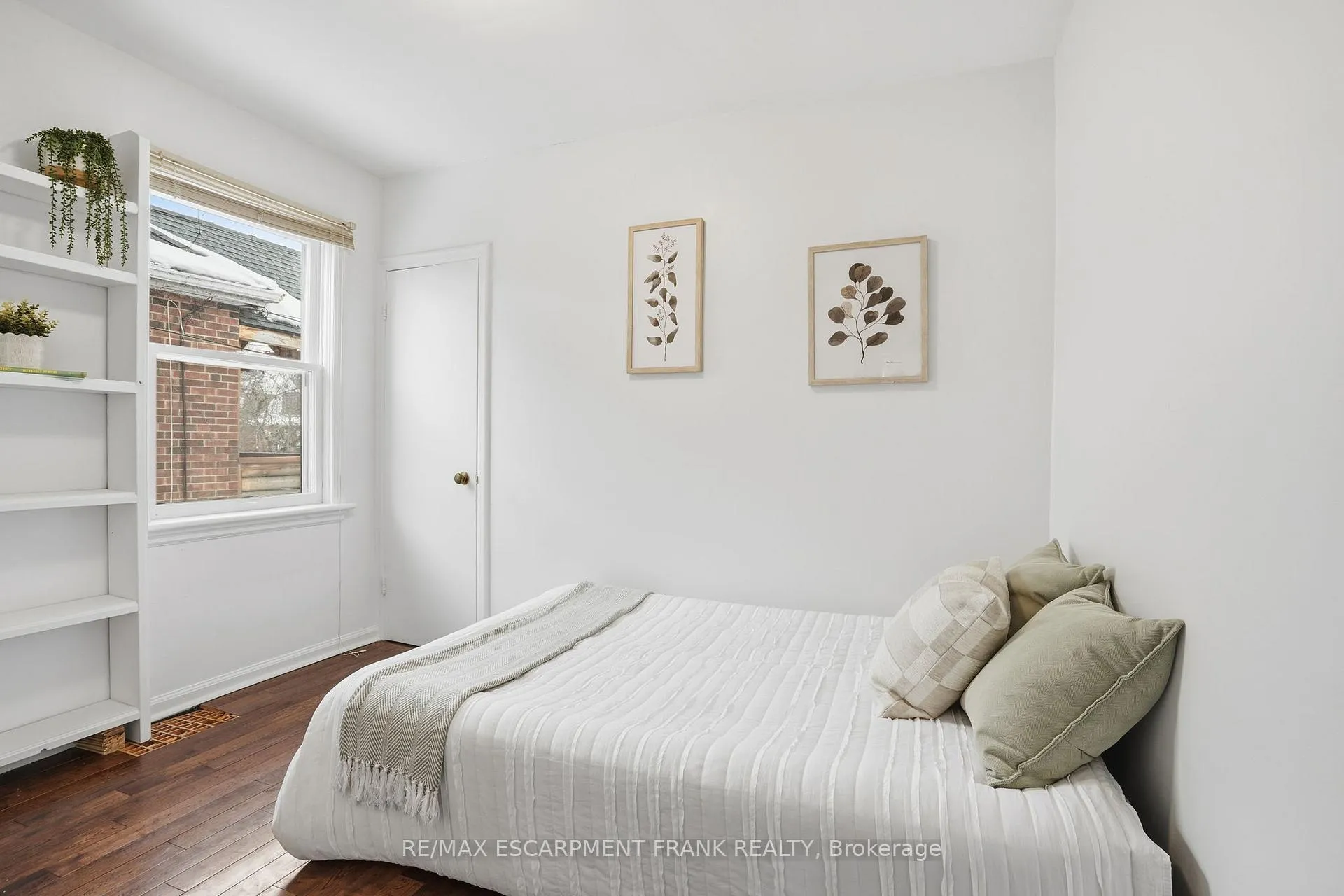 Photo 14 of 153 Parkview Drive, Hamilton, Westdale — HOMEH