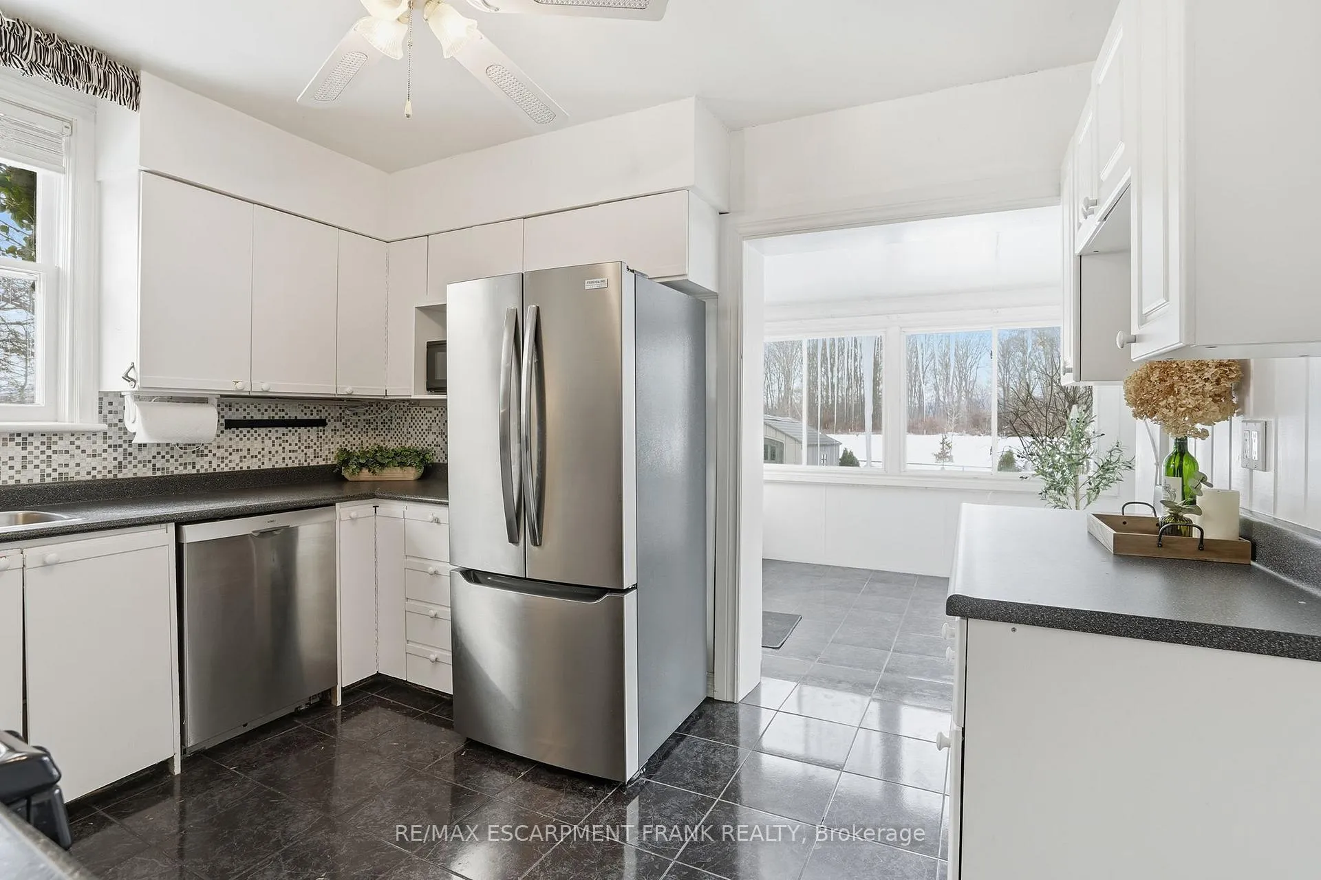 Photo 17 of 153 Parkview Drive, Hamilton, Westdale — HOMEH