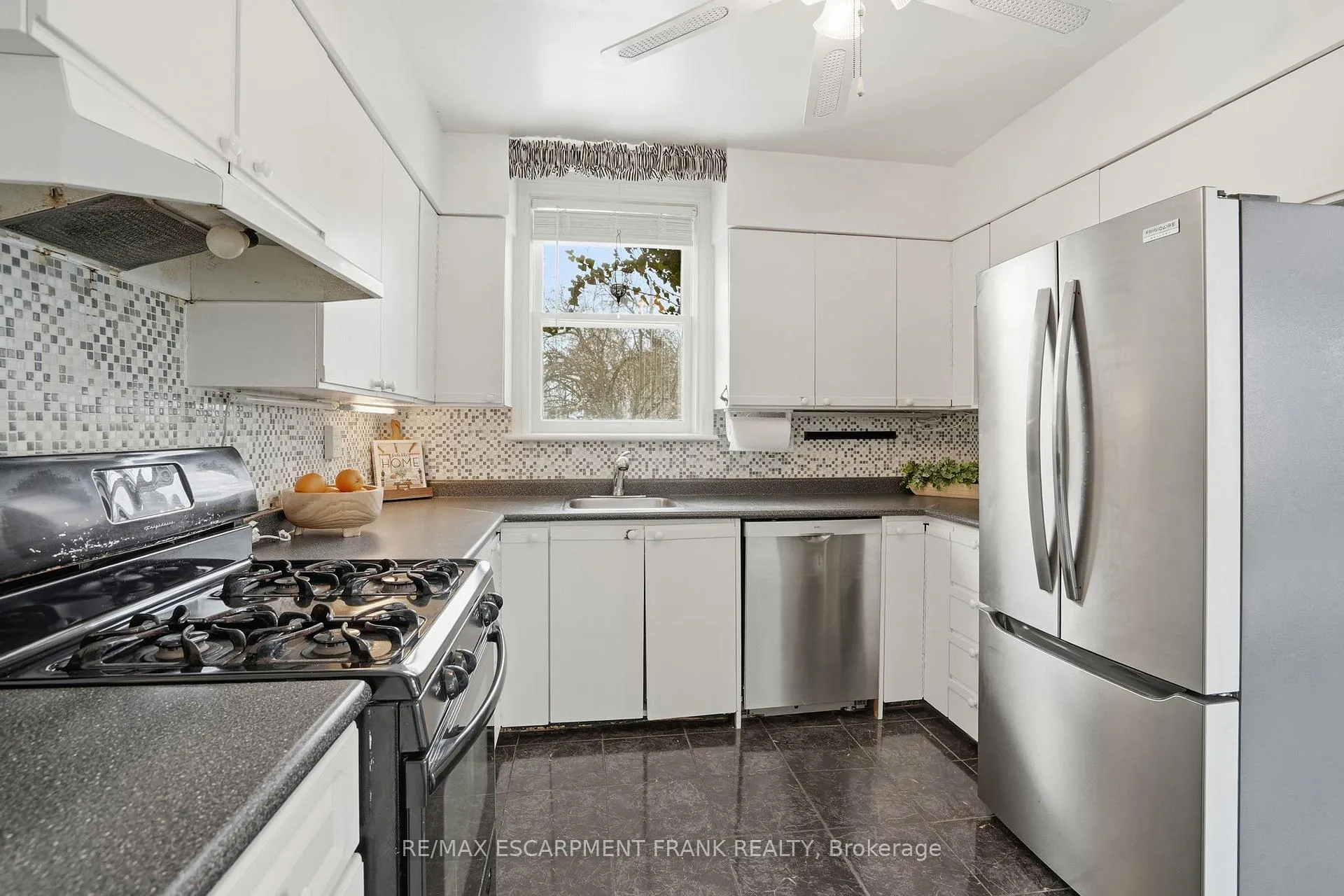 Photo 18 of 153 Parkview Drive, Hamilton, Westdale — HOMEH