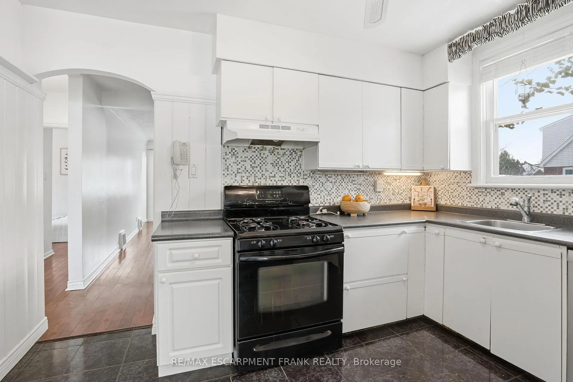 Photo 20 of 153 Parkview Drive, Hamilton, Westdale — HOMEH