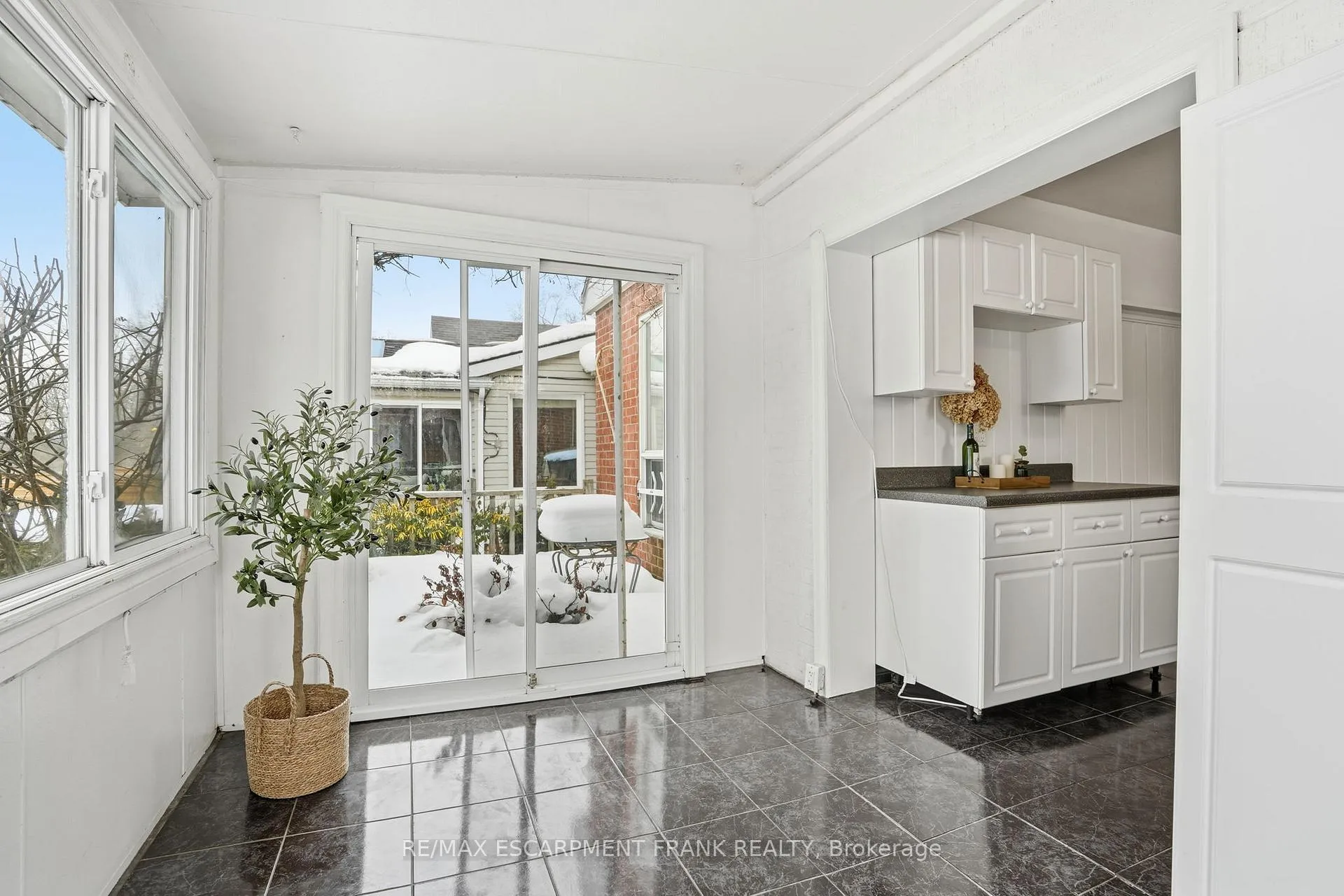 Photo 24 of 153 Parkview Drive, Hamilton, Westdale — HOMEH