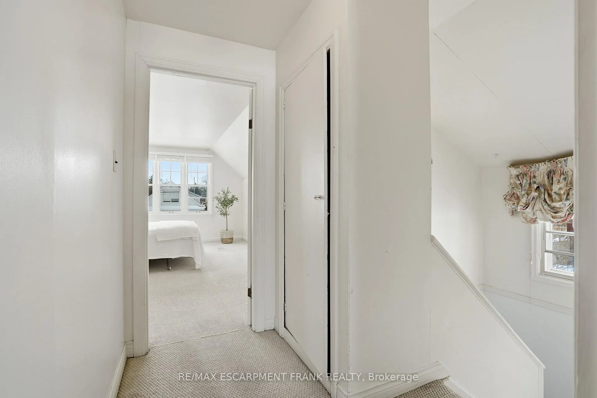 Photo 25 of 153 Parkview Drive, Hamilton, Westdale — HOMEH