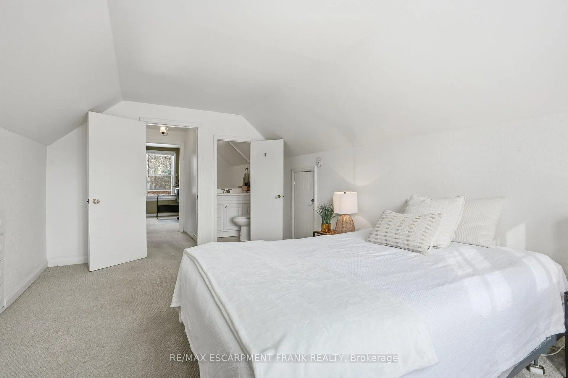 Photo 30 of 153 Parkview Drive, Hamilton, Westdale — HOMEH
