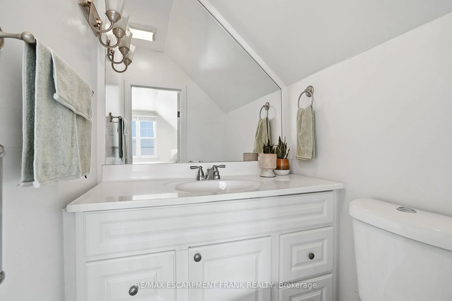 Photo 31 of 153 Parkview Drive, Hamilton, Westdale — HOMEH