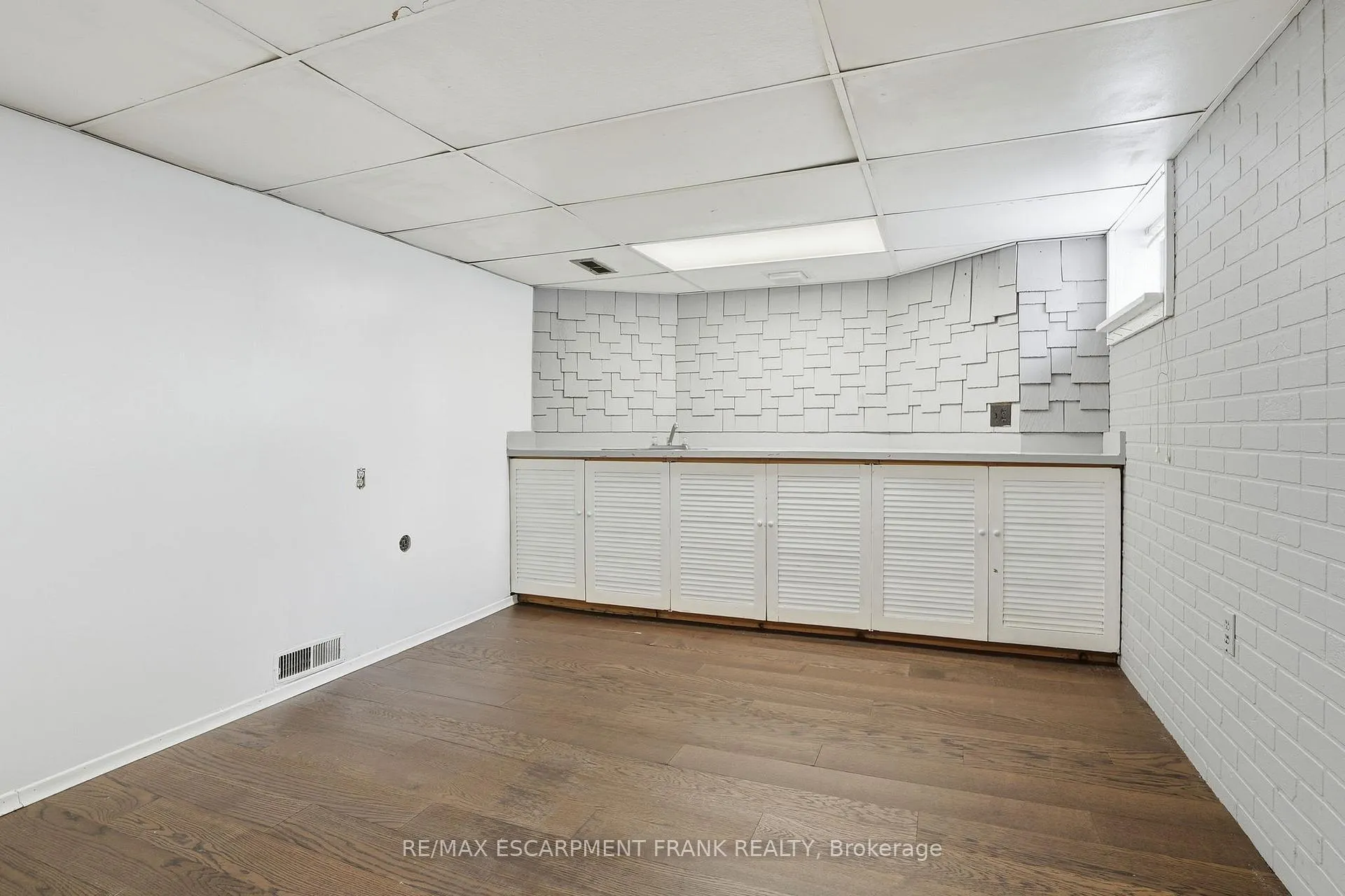 Photo 37 of 153 Parkview Drive, Hamilton, Westdale — HOMEH