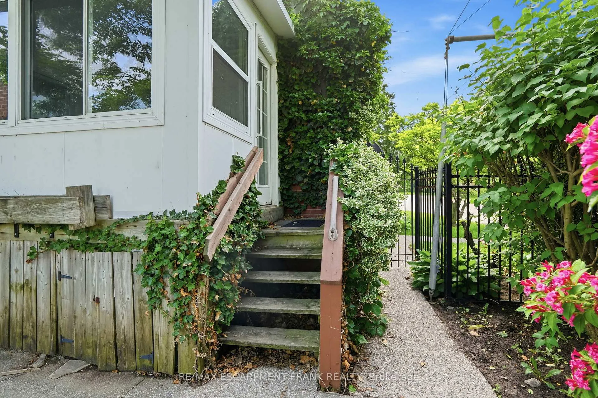 Photo 48 of 153 Parkview Drive, Hamilton, Westdale — HOMEH