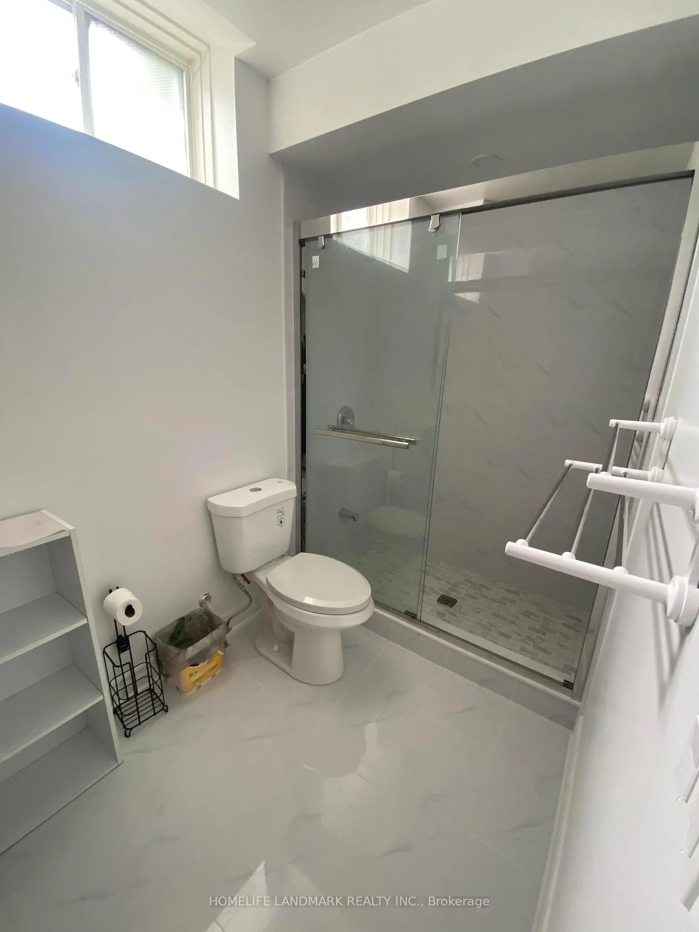 Photo 4 of Unit two bedrooms apartment, 143 Botelho Circle, Aurora, Bayview Southeast — HOMEH