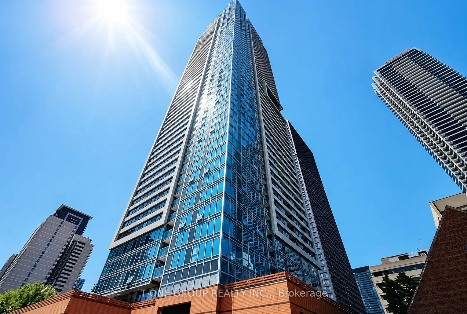 Front of Unit 711, 609 Sherbourne Street