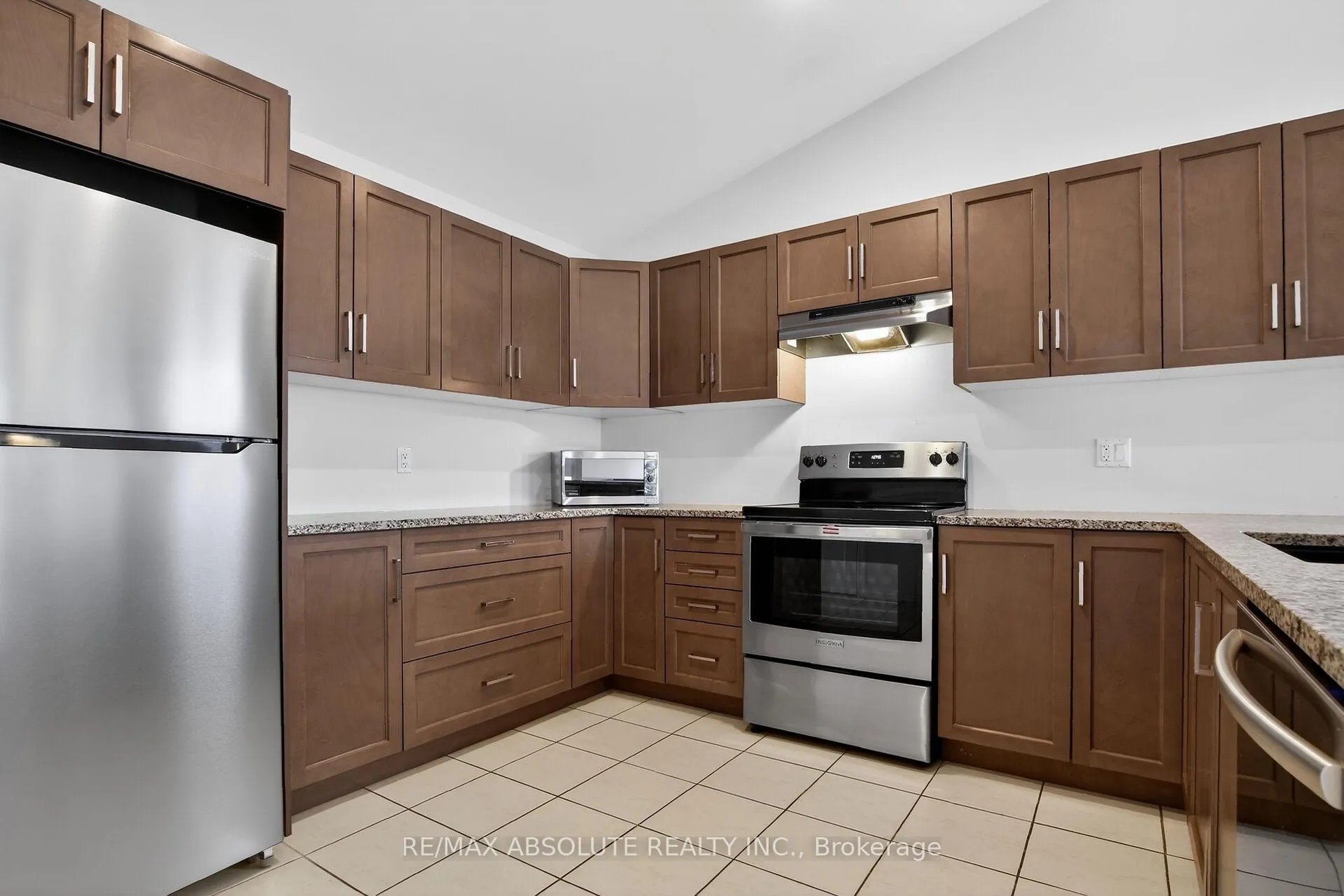Photo 4 of 15 Seabert Drive, Arnprior, Arnprior — HOMEH