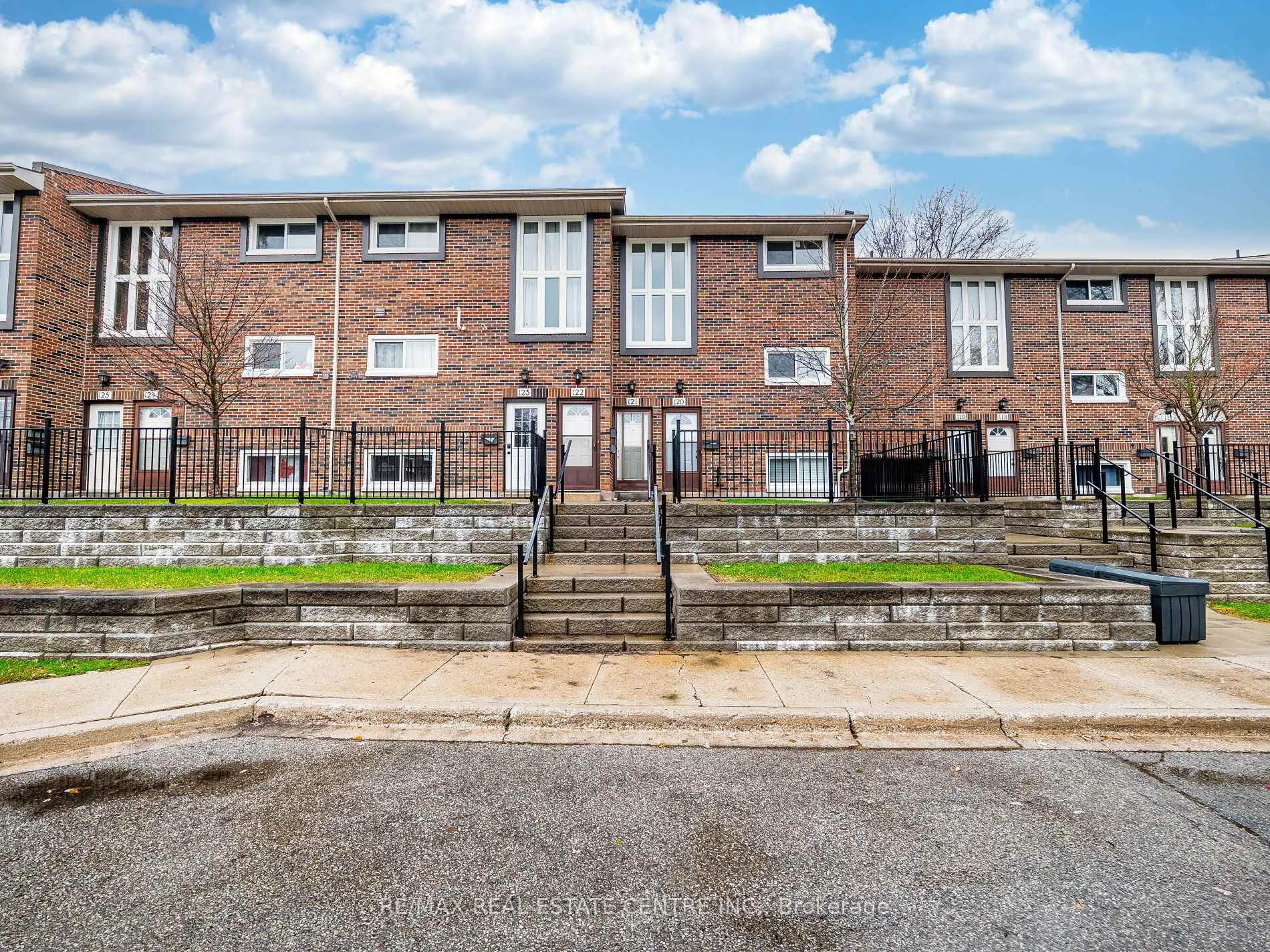 Front of Unit 121, 49 Rhonda Road