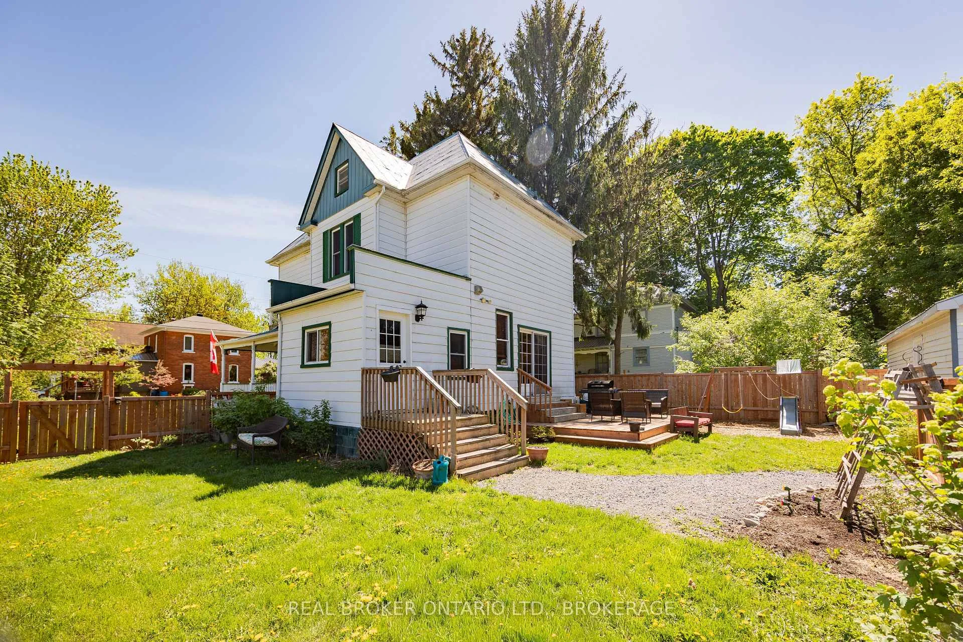 Photo 33 of 55 Kenyon Street E, North Glengarry, Alexandria — HOMEH