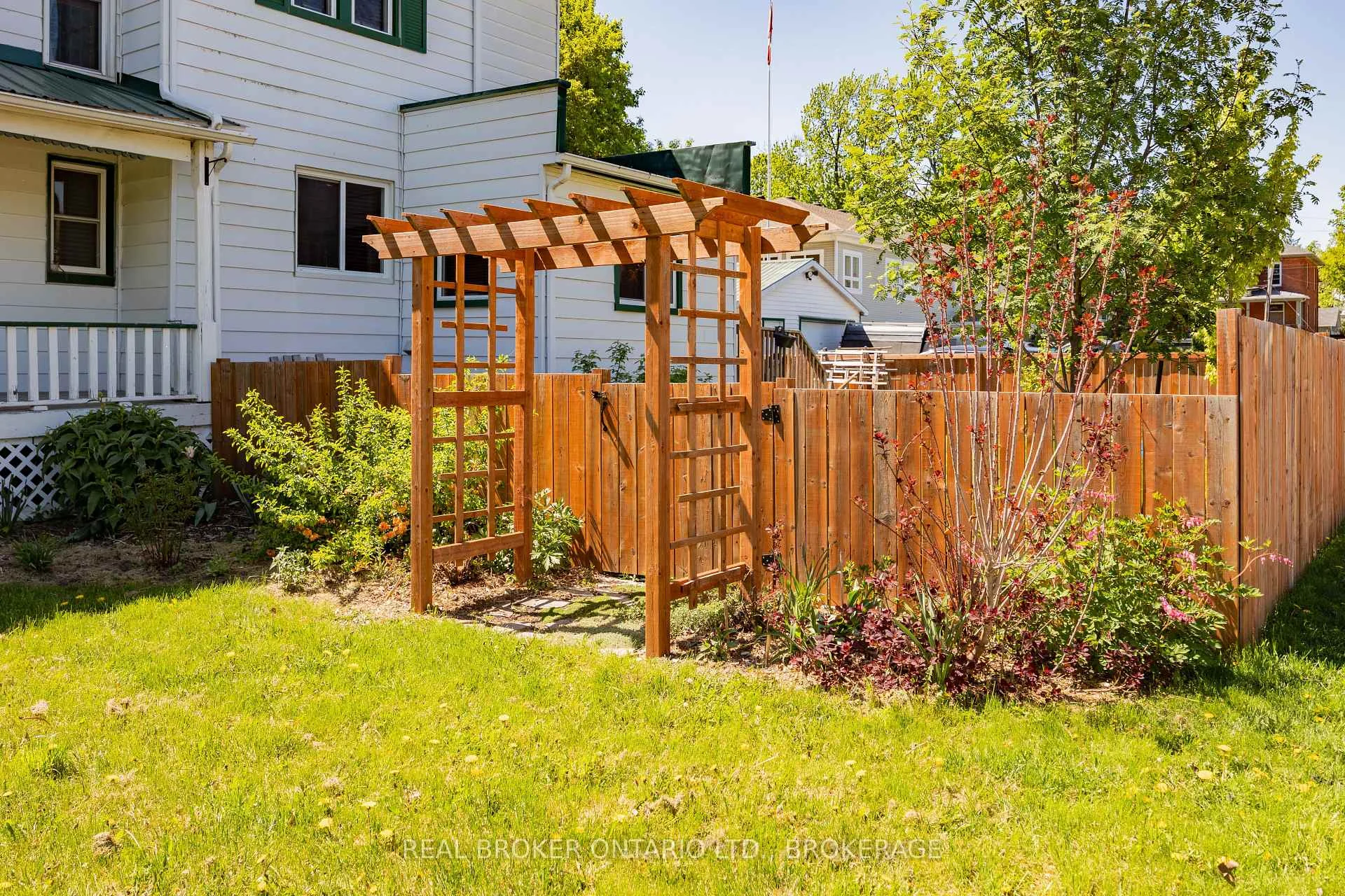 Photo 34 of 55 Kenyon Street E, North Glengarry, Alexandria — HOMEH