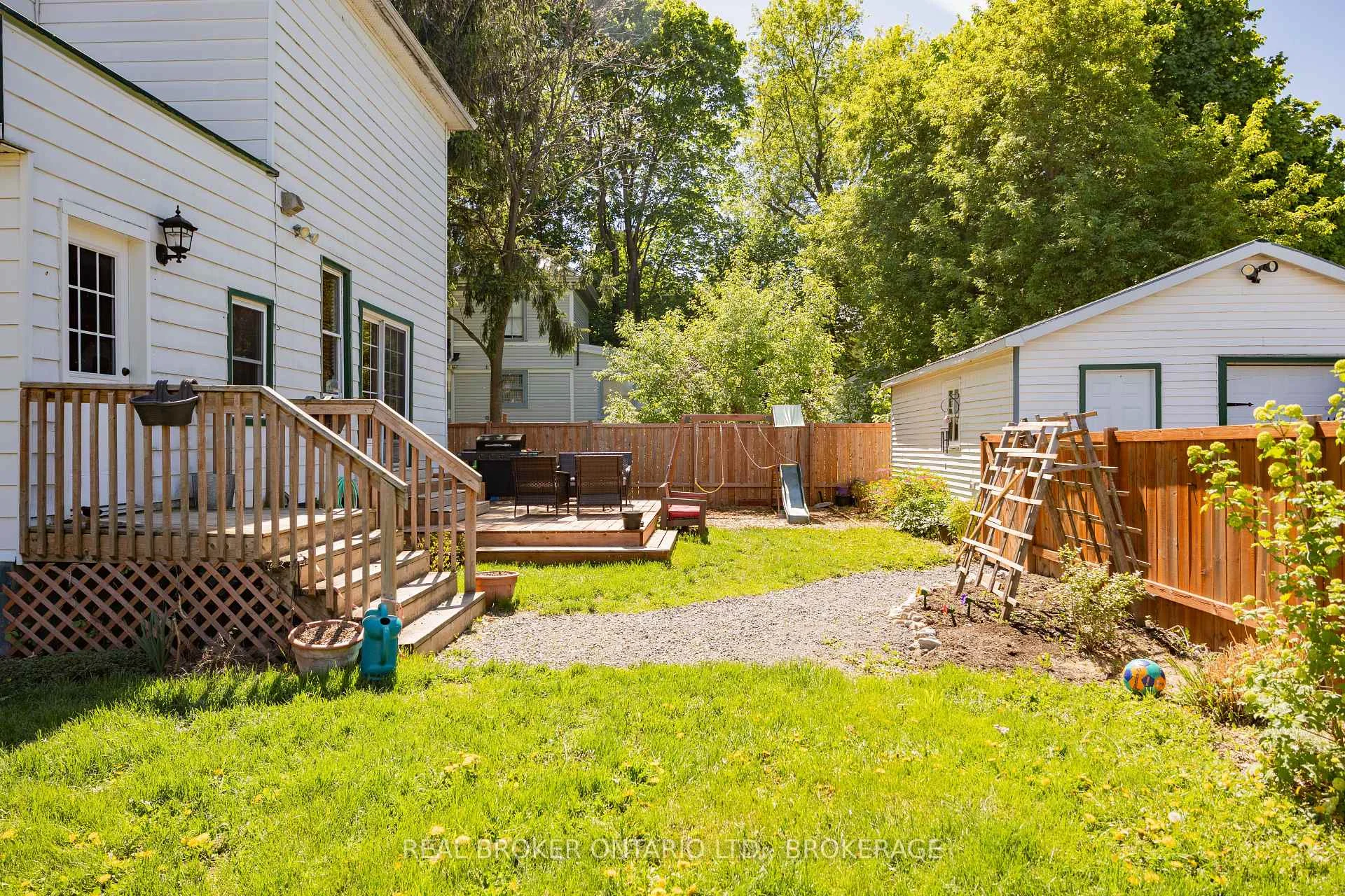 Photo 37 of 55 Kenyon Street E, North Glengarry, Alexandria — HOMEH