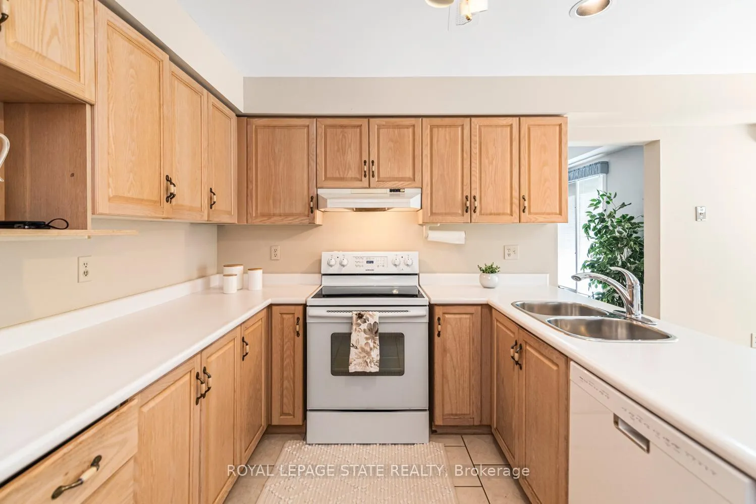 Photo 18 of 85 Citation Crescent, Hamilton, Meadowlands — HOMEH