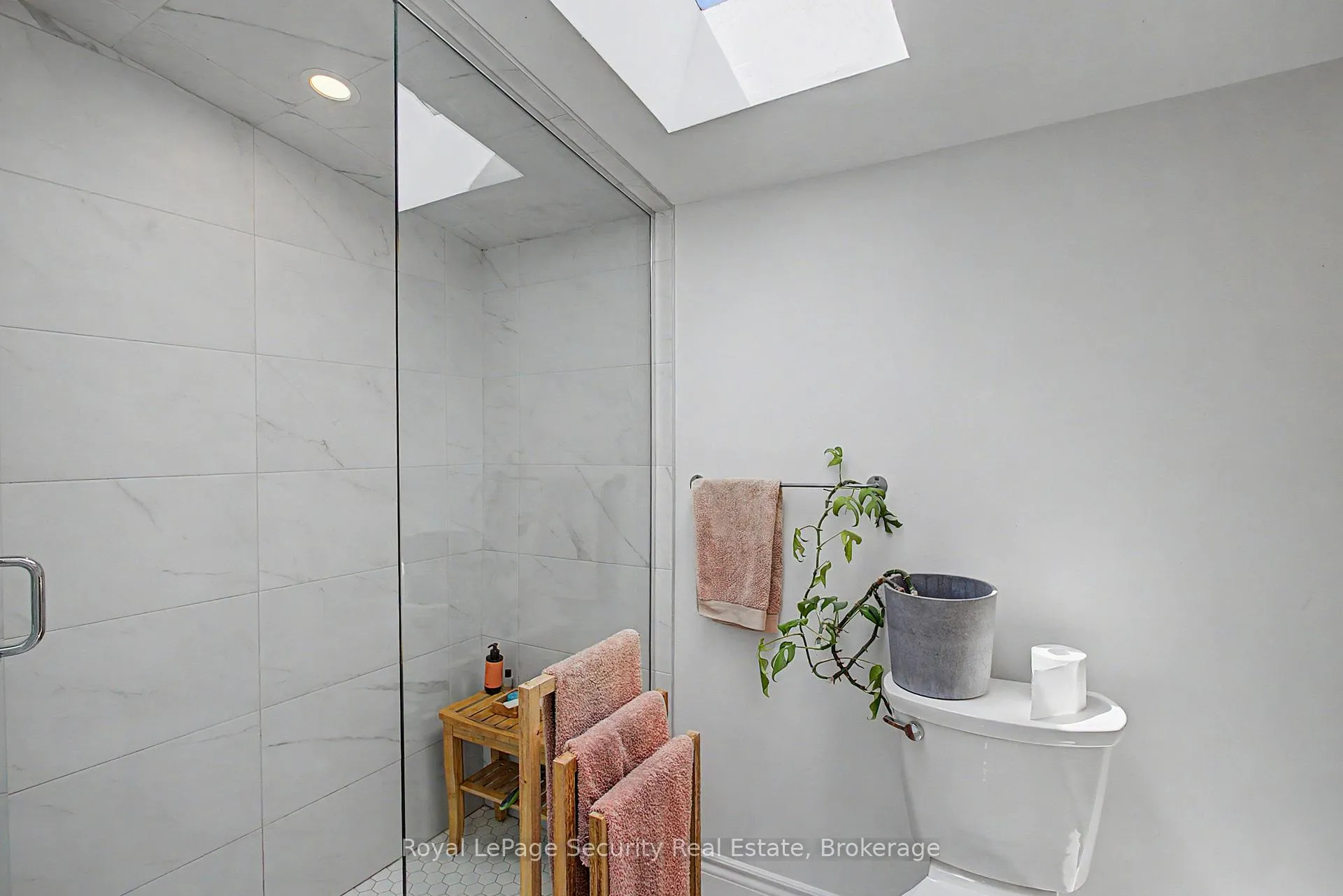 Photo 14 of 410 Manning Avenue, Toronto, Palmerston-Little Italy — HOMEH