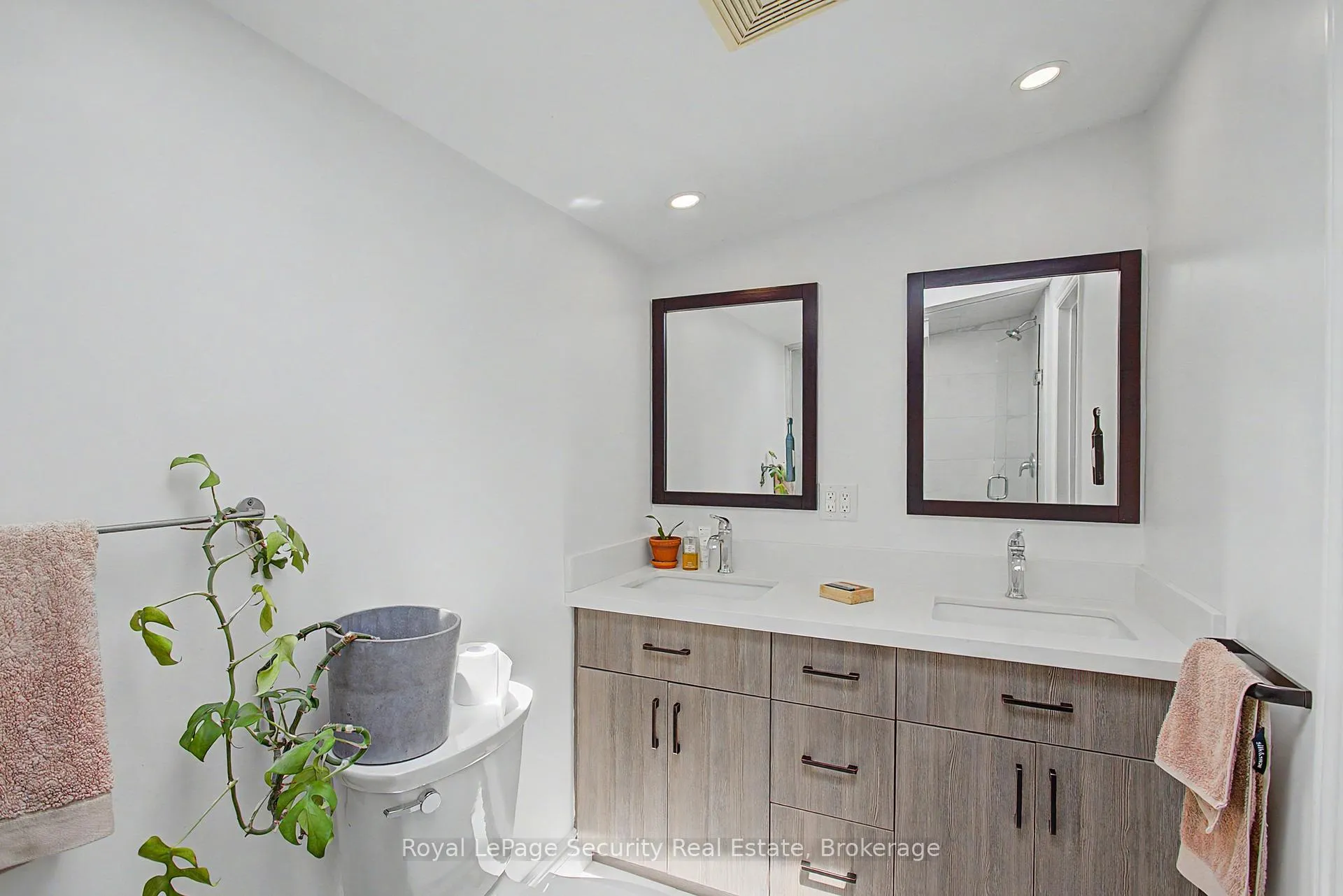 Photo 15 of 410 Manning Avenue, Toronto, Palmerston-Little Italy — HOMEH