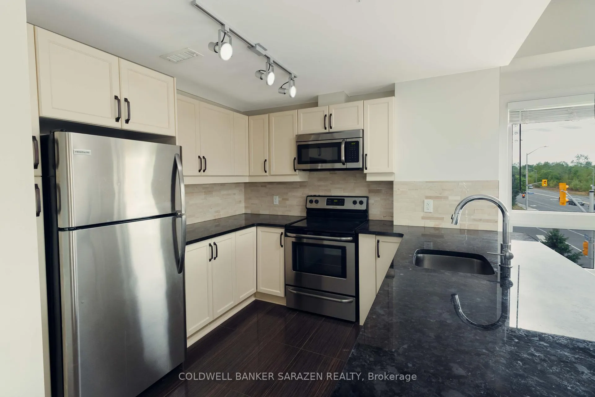 Photo 9 of Unit 303, 250 Winterfell Private, Ottawa, Hunt Club Park — HOMEH