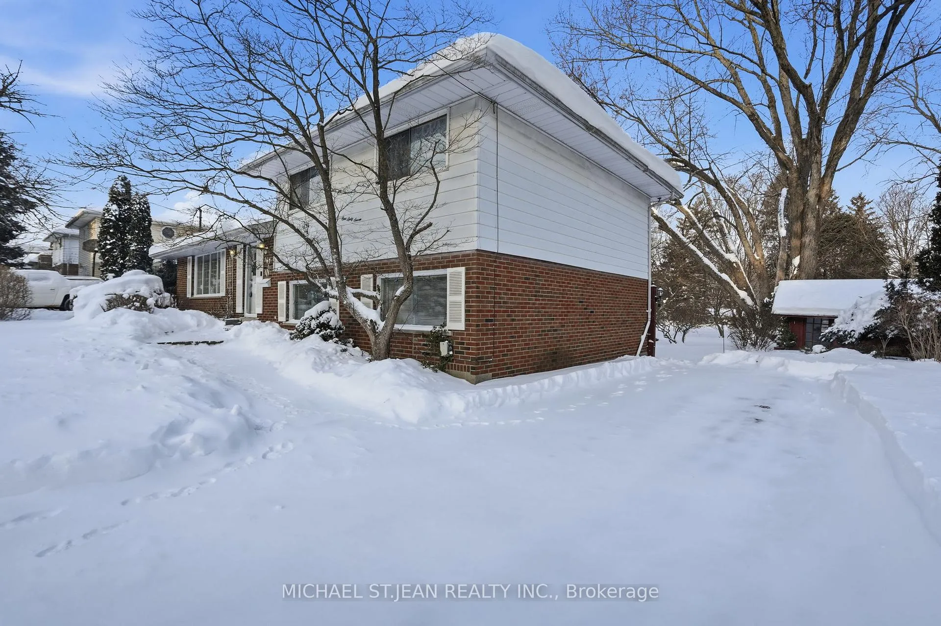Photo 3 of 167 Fallingbrook Drive, Hamilton, Ancaster — HOMEH
