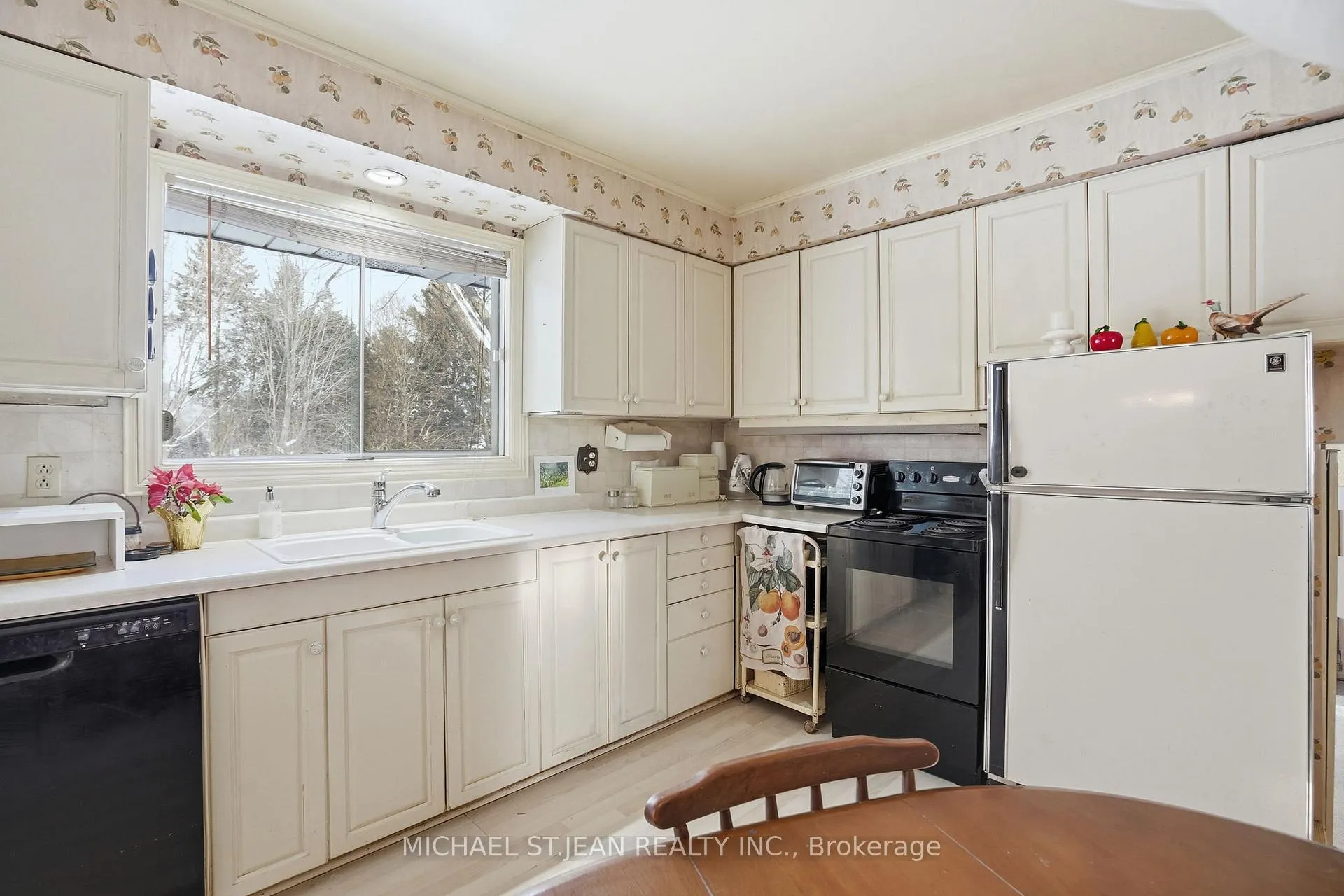 Photo 13 of 167 Fallingbrook Drive, Hamilton, Ancaster — HOMEH