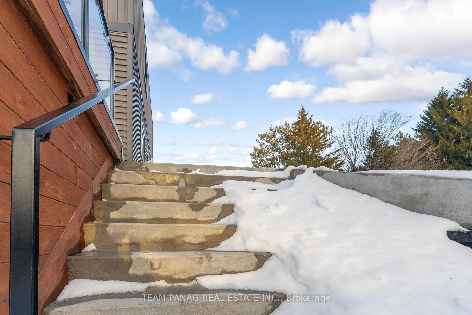 Photo 3 of 11561 Russell Road, Scugog, Port Perry — HOMEH