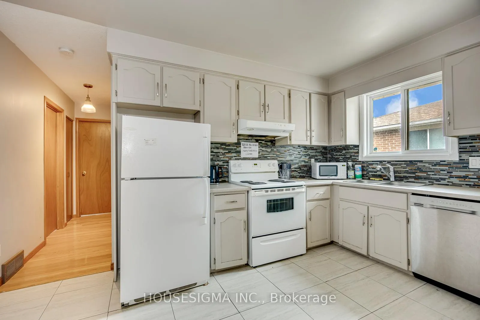 Photo 8 of 115 Scenic Wood Crescent, Kitchener, Stanley Park — HOMEH