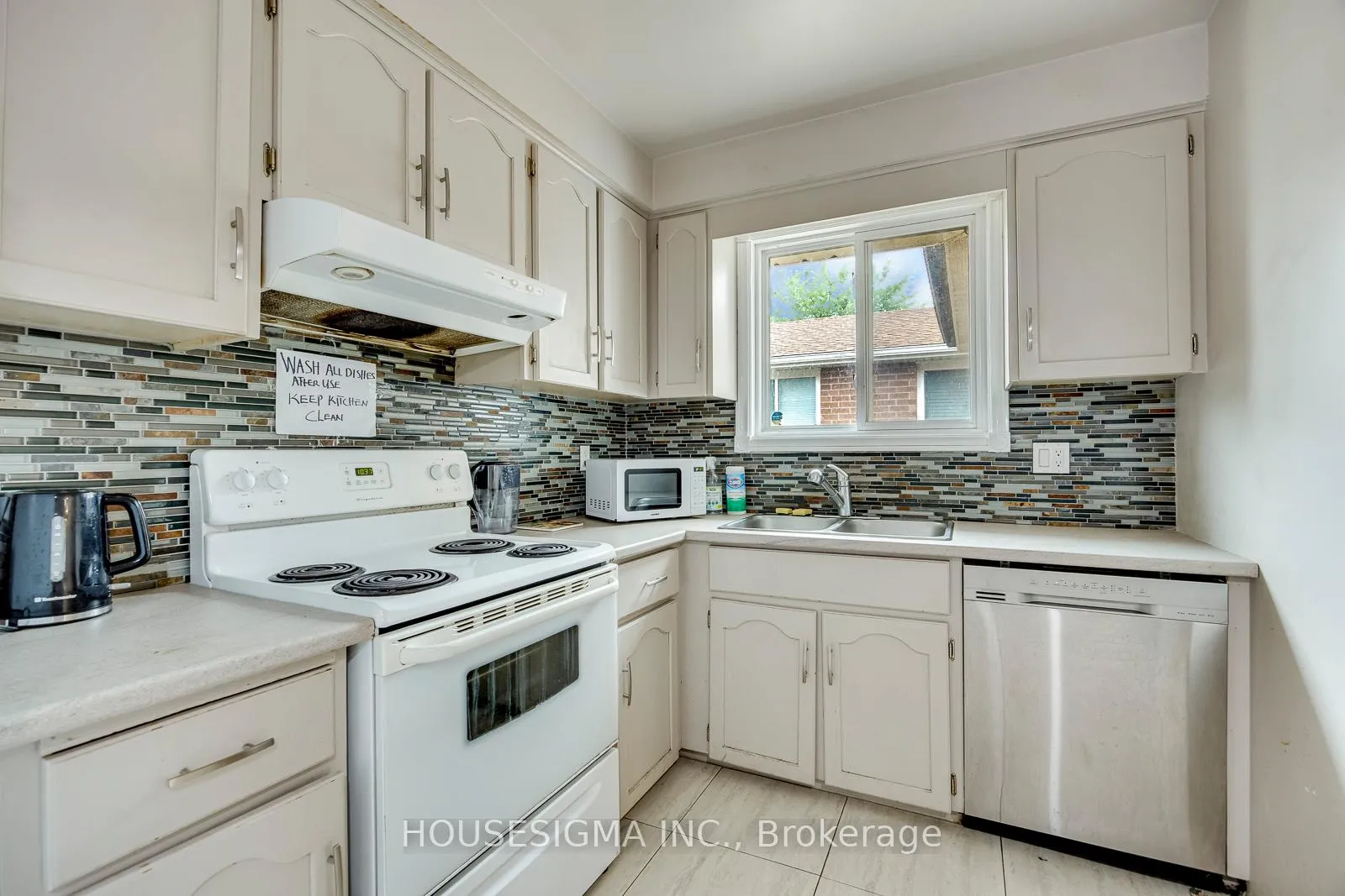 Photo 9 of 115 Scenic Wood Crescent, Kitchener, Stanley Park — HOMEH