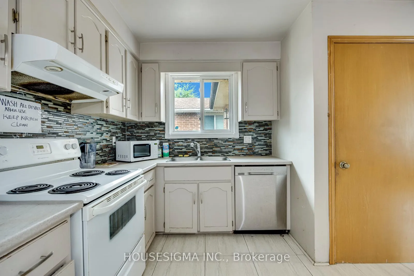 Photo 10 of 115 Scenic Wood Crescent, Kitchener, Stanley Park — HOMEH