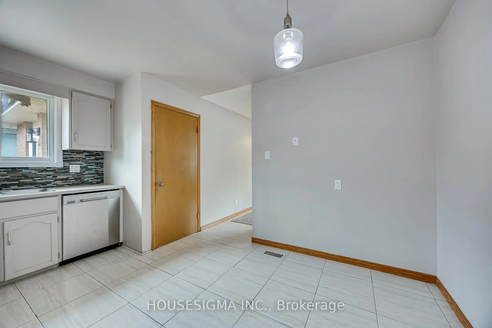 Photo 13 of 115 Scenic Wood Crescent, Kitchener, Stanley Park — HOMEH