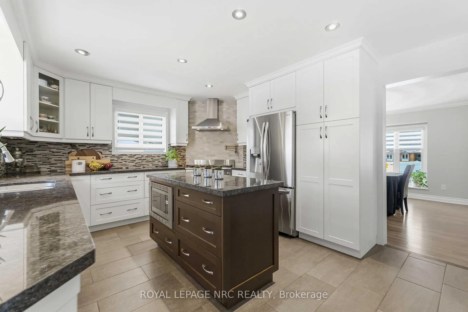 Photo 12 of 9 Woodgarden Court, St. Catharines, Lakeshore — HOMEH
