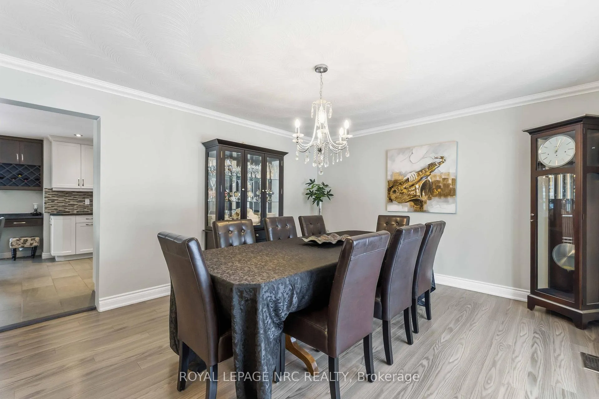 Photo 13 of 9 Woodgarden Court, St. Catharines, Lakeshore — HOMEH