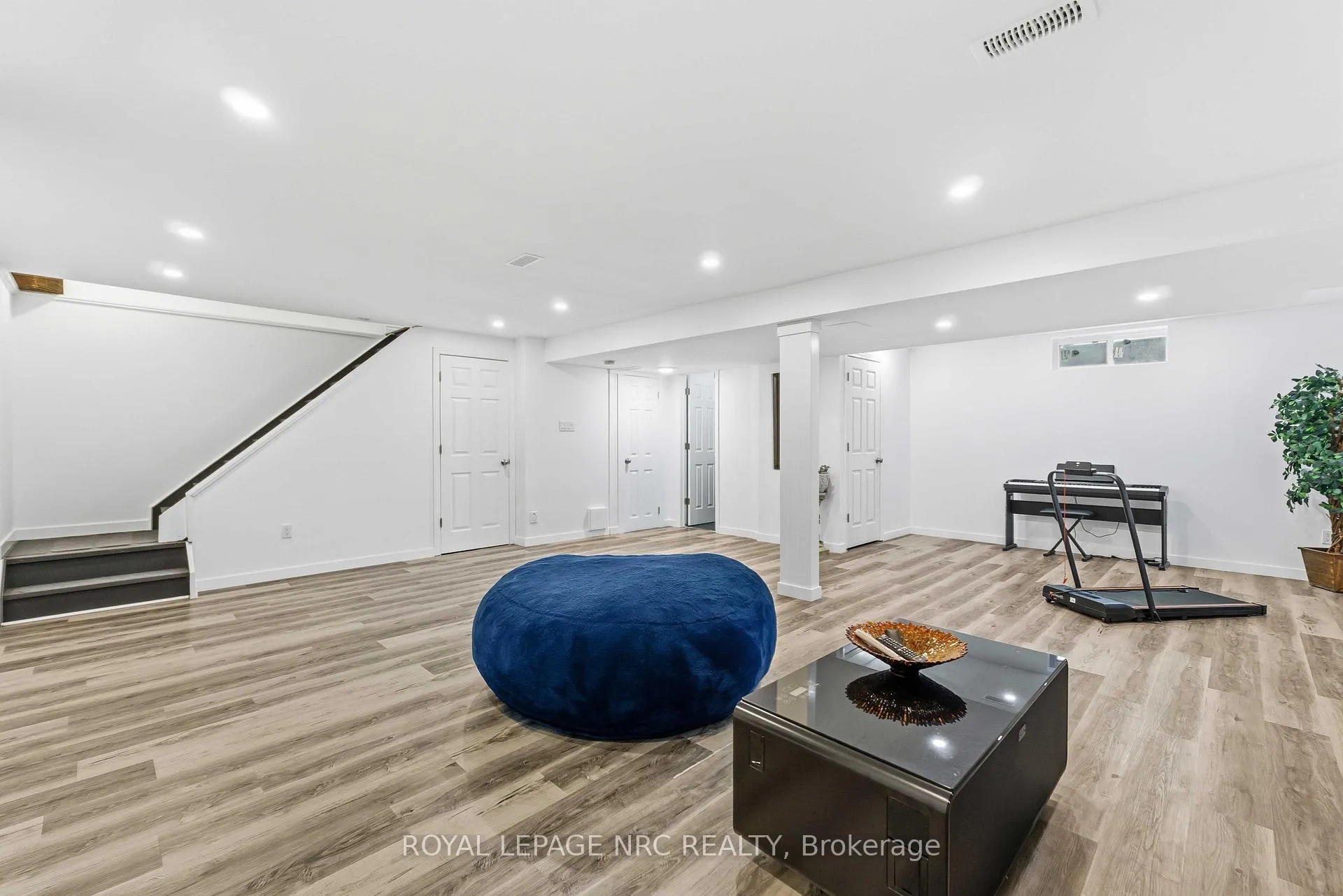 Photo 27 of 9 Woodgarden Court, St. Catharines, Lakeshore — HOMEH