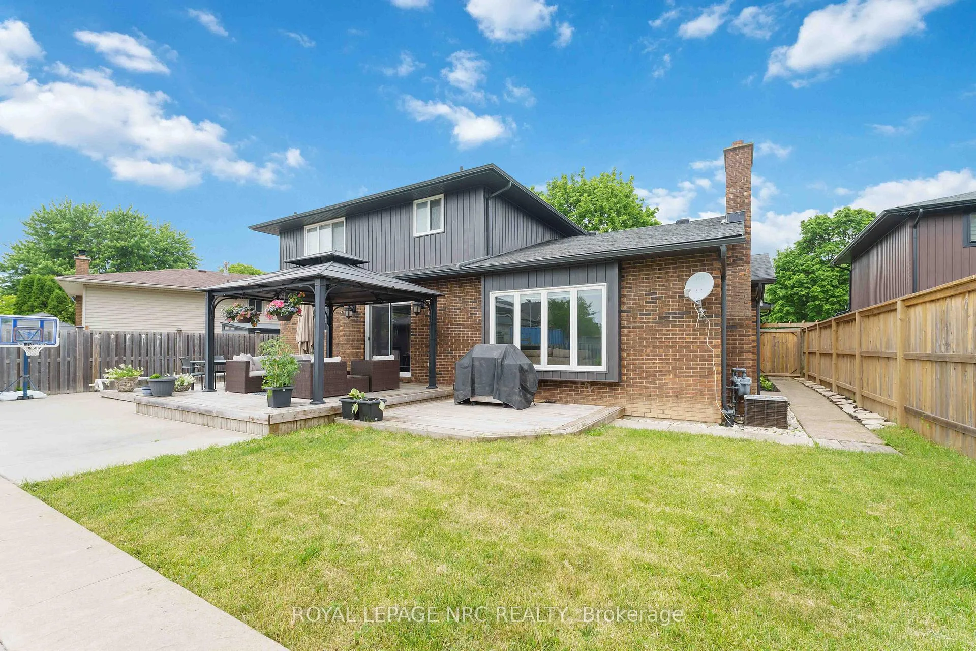 Photo 32 of 9 Woodgarden Court, St. Catharines, Lakeshore — HOMEH