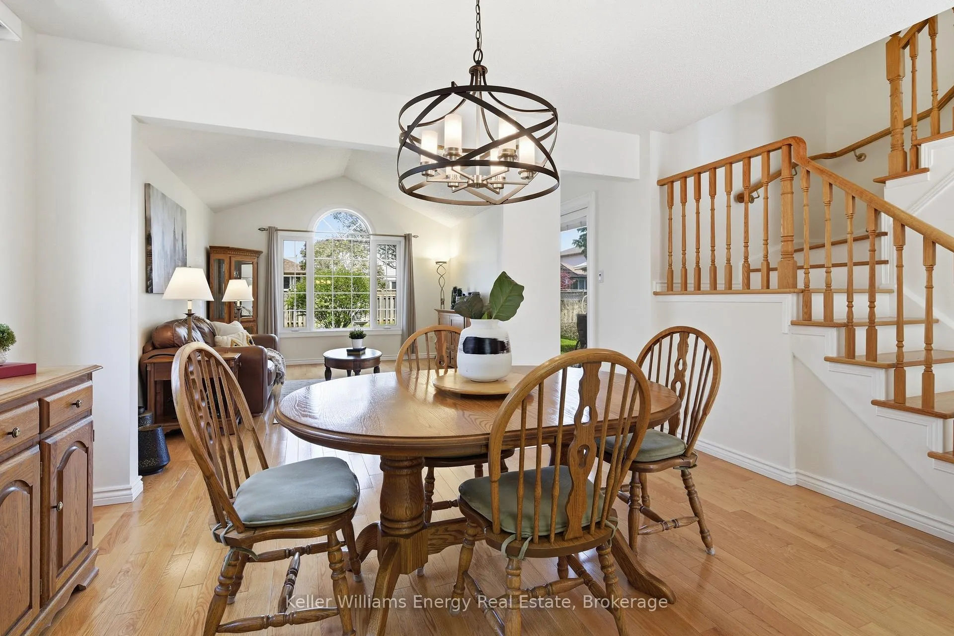 Photo 10 of 18 Arran Court, Clarington, Courtice — HOMEH
