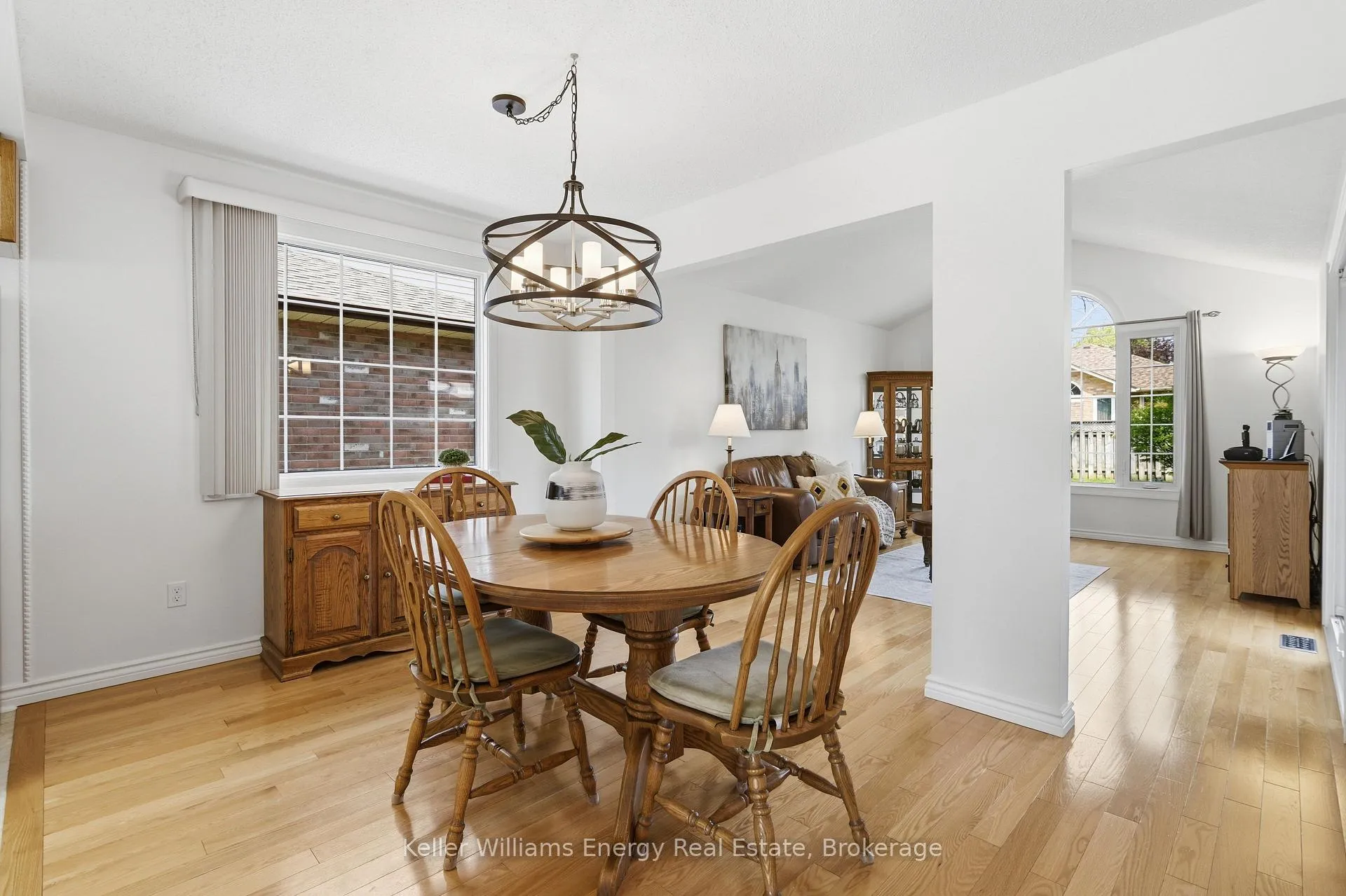 Photo 11 of 18 Arran Court, Clarington, Courtice — HOMEH