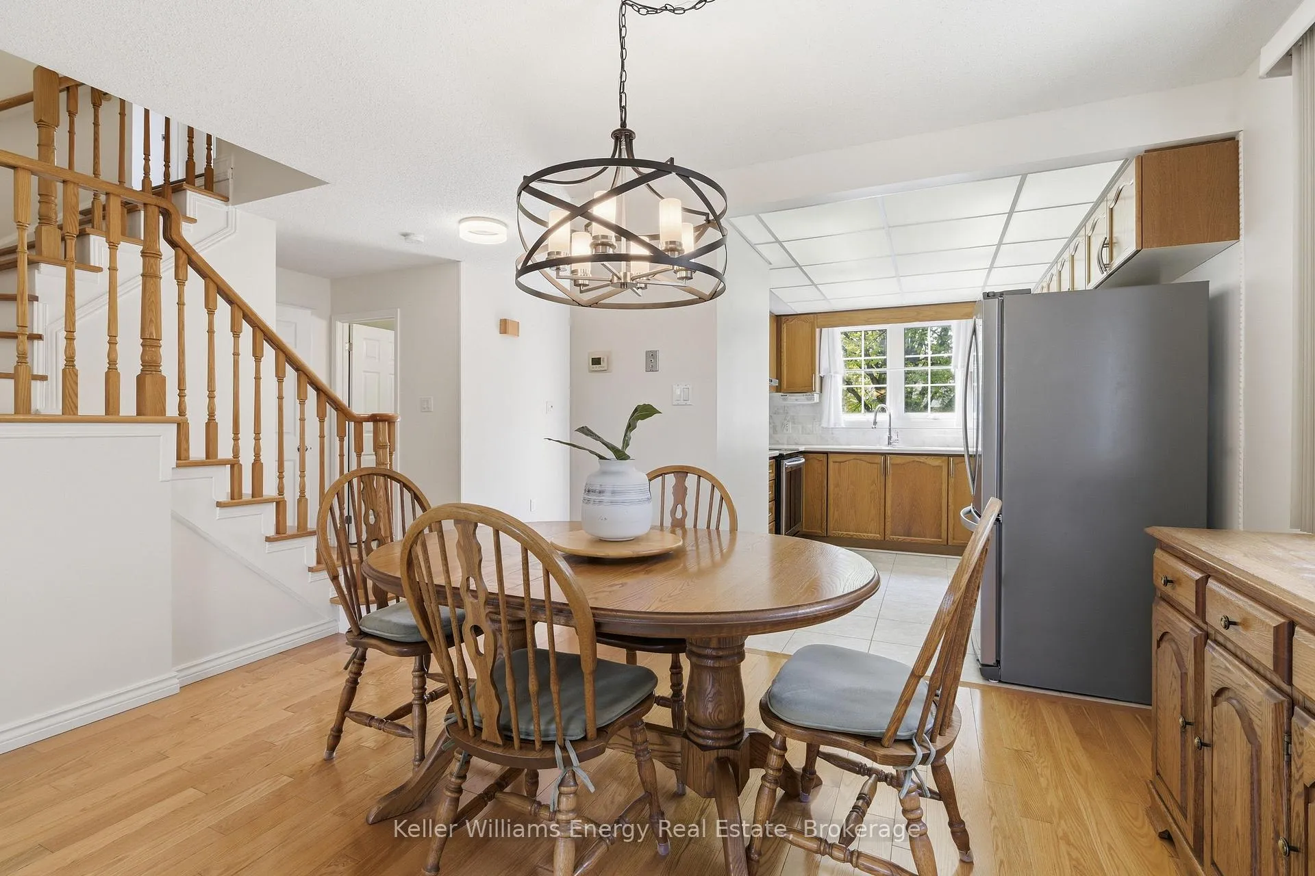 Photo 12 of 18 Arran Court, Clarington, Courtice — HOMEH