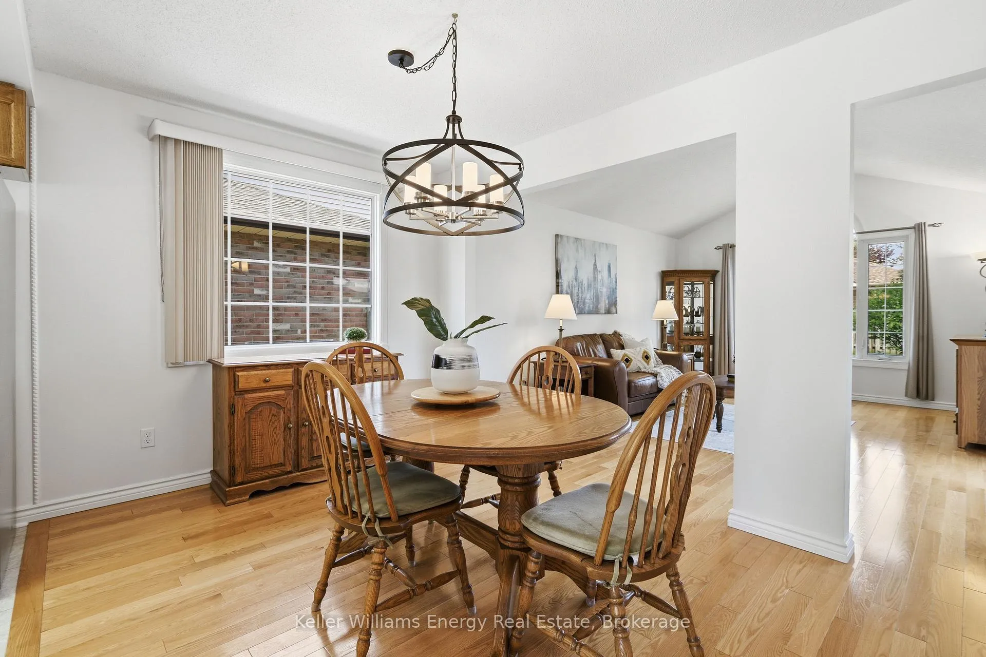 Photo 13 of 18 Arran Court, Clarington, Courtice — HOMEH