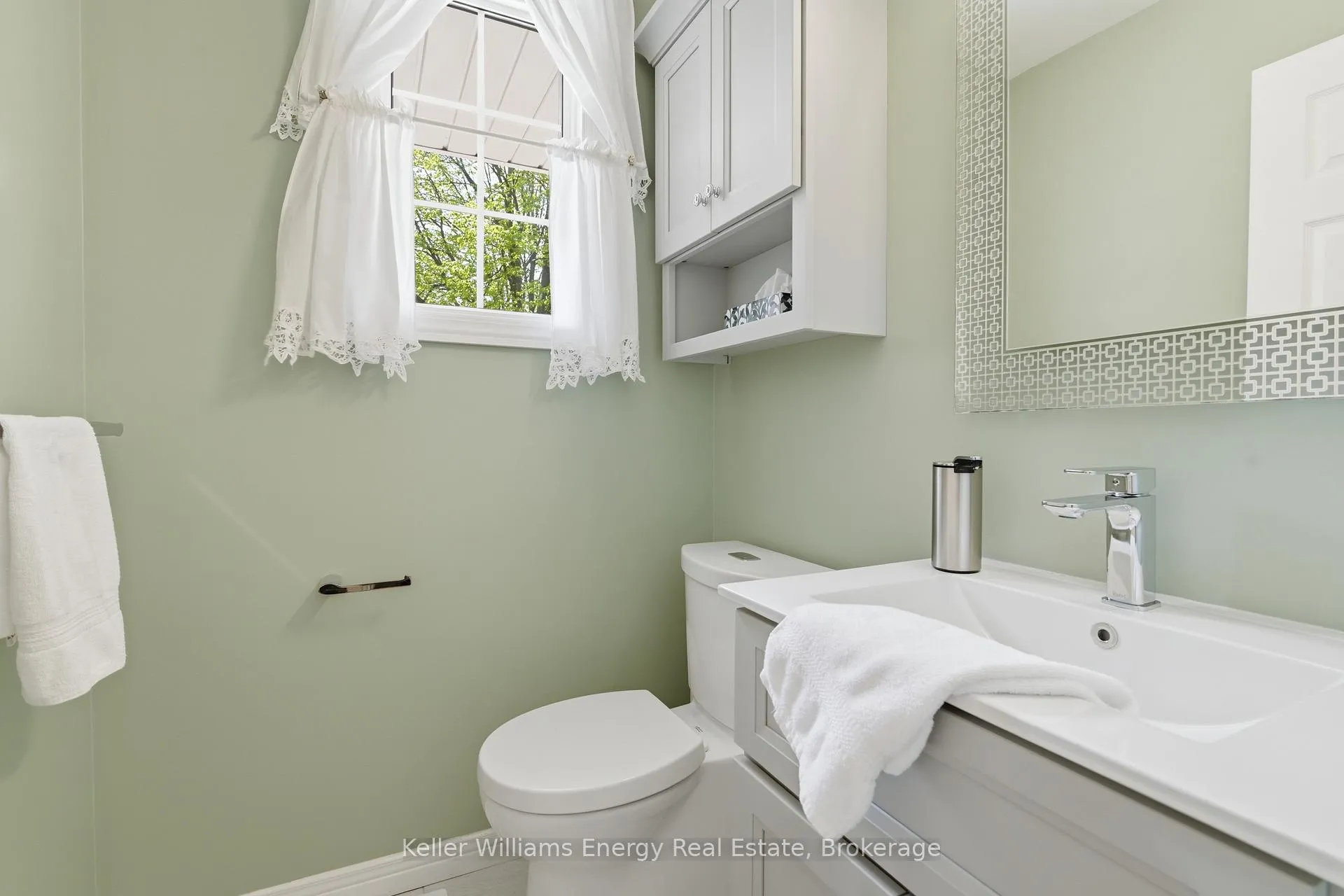 Photo 14 of 18 Arran Court, Clarington, Courtice — HOMEH