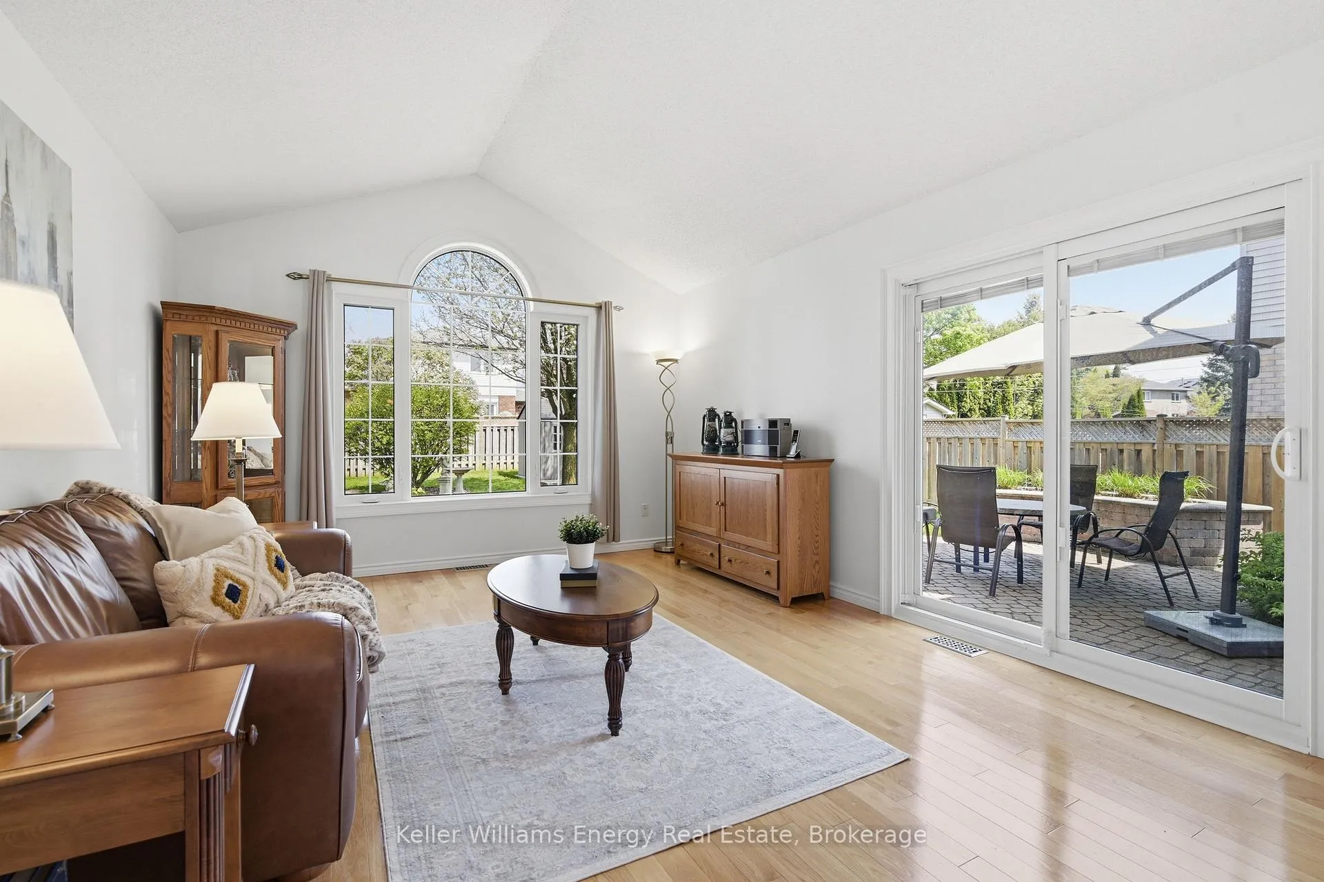 Photo 16 of 18 Arran Court, Clarington, Courtice — HOMEH