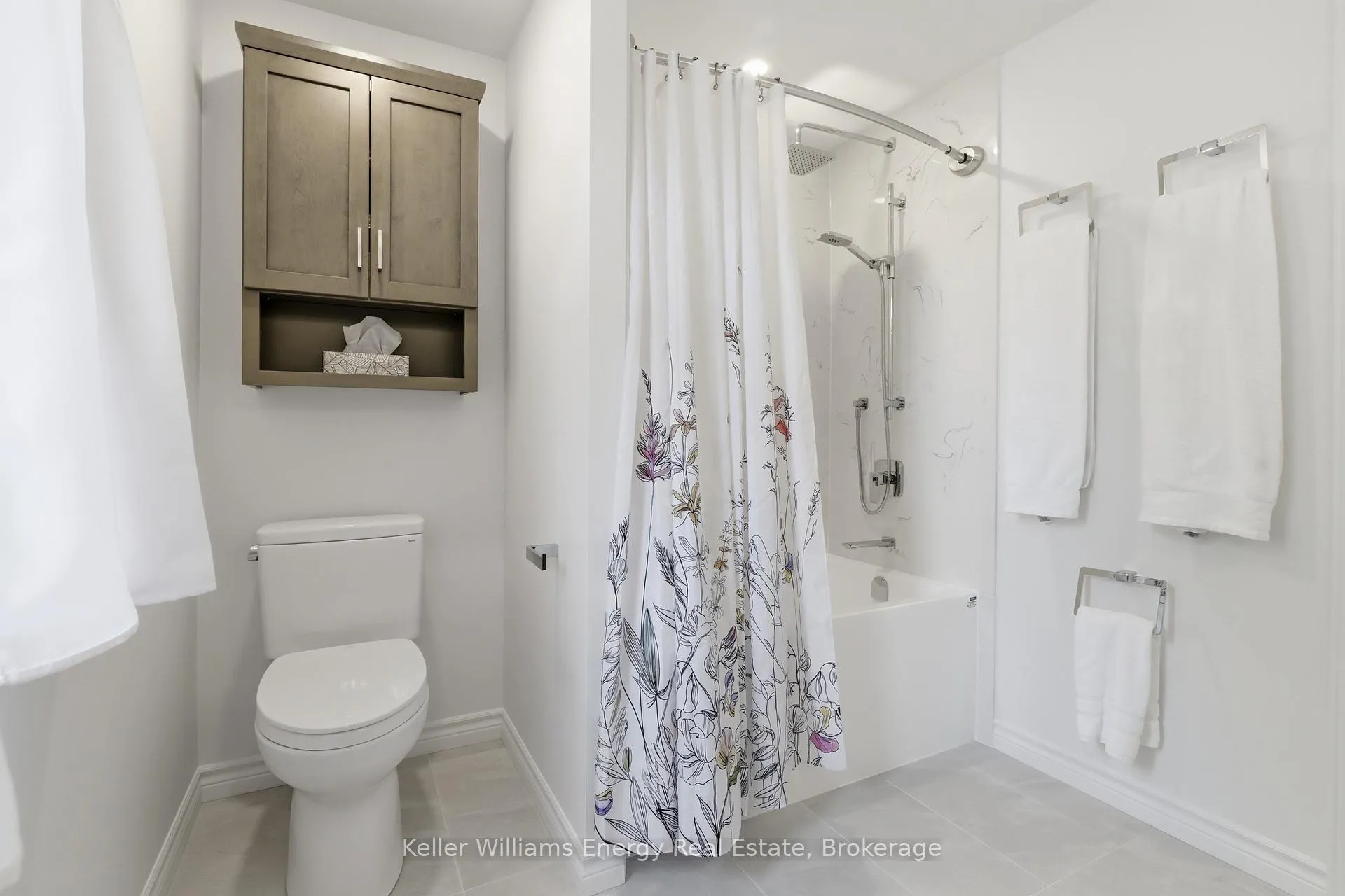 Photo 23 of 18 Arran Court, Clarington, Courtice — HOMEH