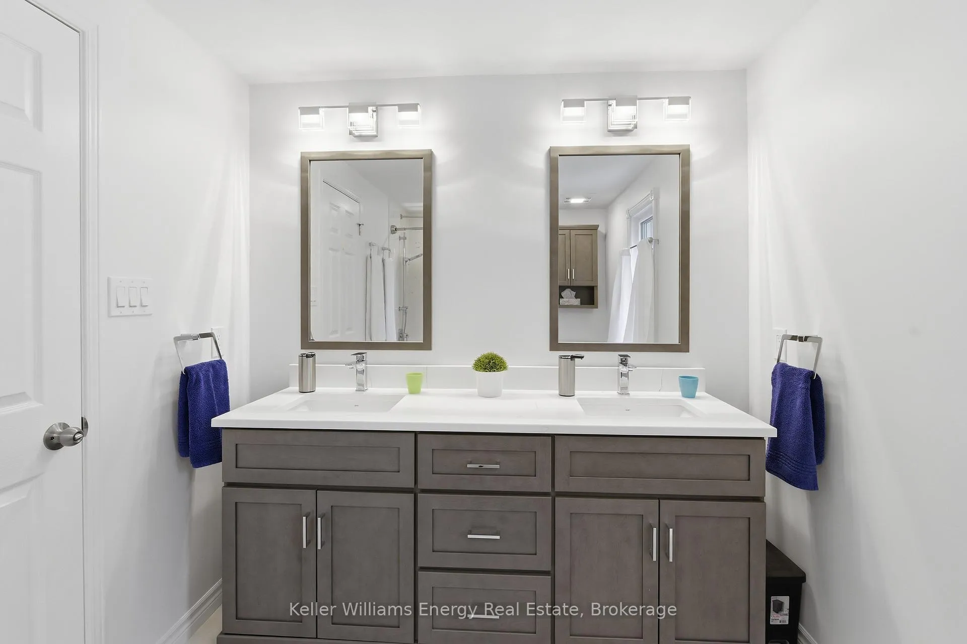 Photo 24 of 18 Arran Court, Clarington, Courtice — HOMEH