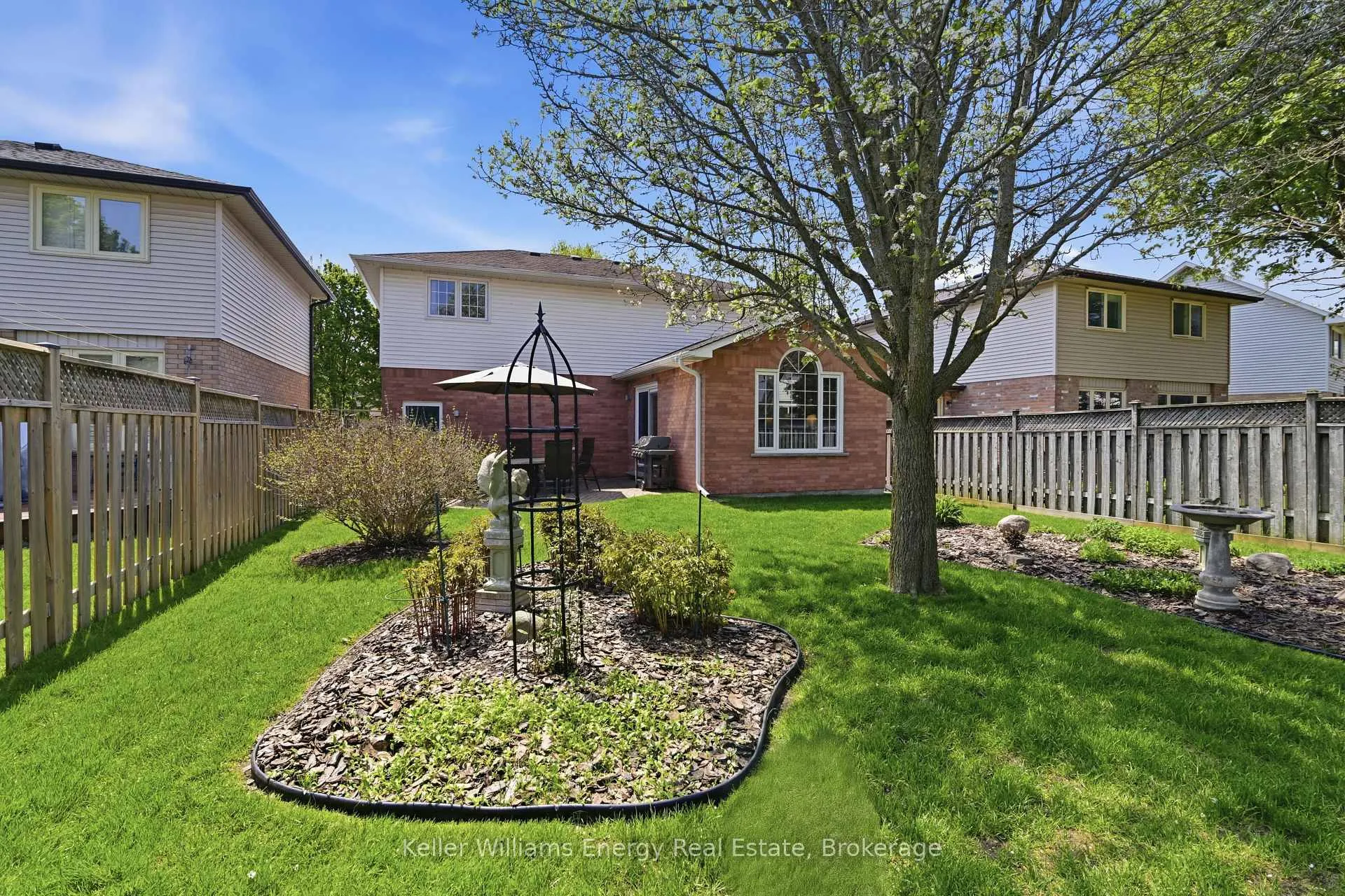 Photo 35 of 18 Arran Court, Clarington, Courtice — HOMEH