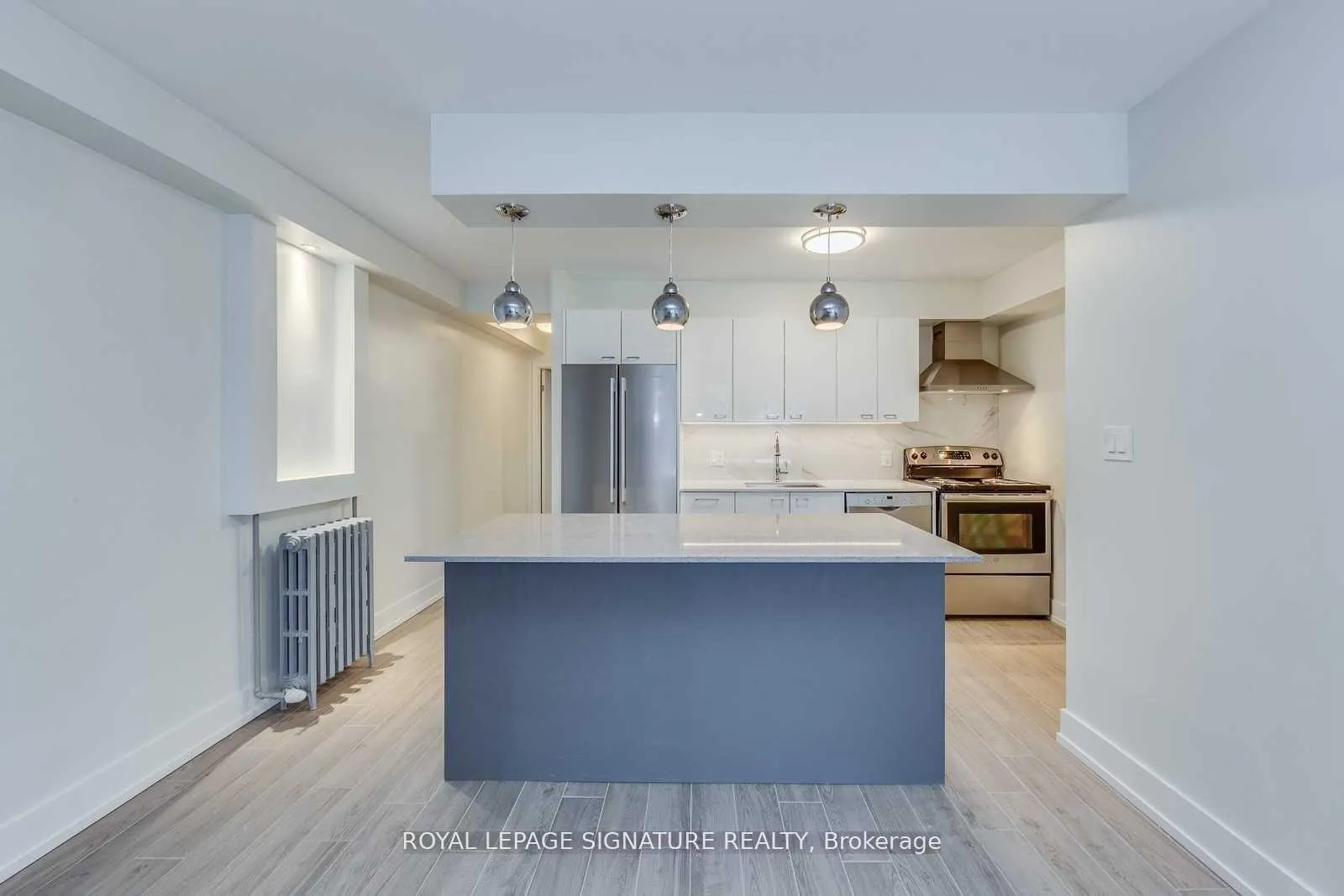 Front of Unit 2, 1089 Broadview Avenue