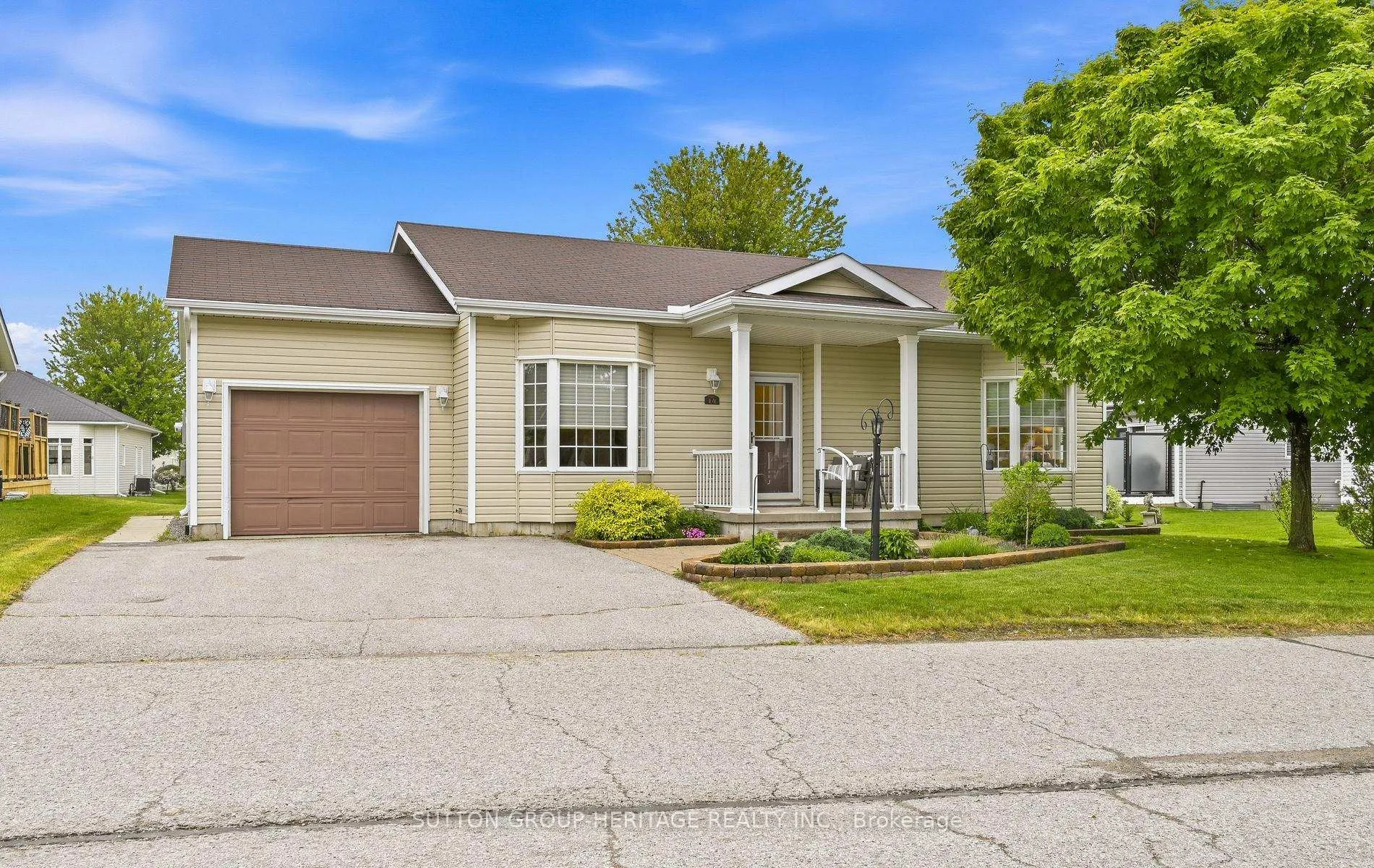 Photo 2 of 14 Heatherlea Drive, Clarington, Bowmanville — HOMEH