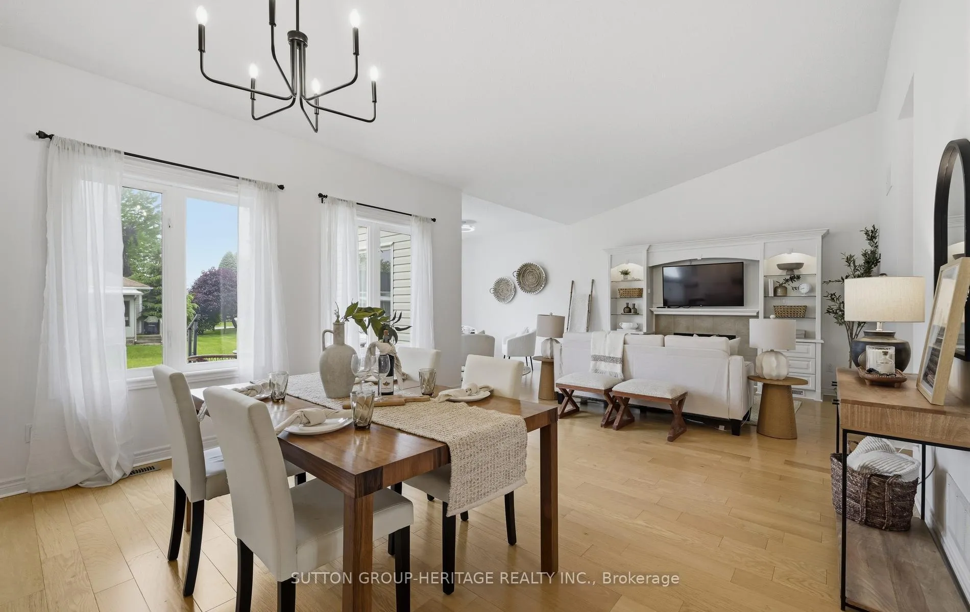 Photo 3 of 14 Heatherlea Drive, Clarington, Bowmanville — HOMEH