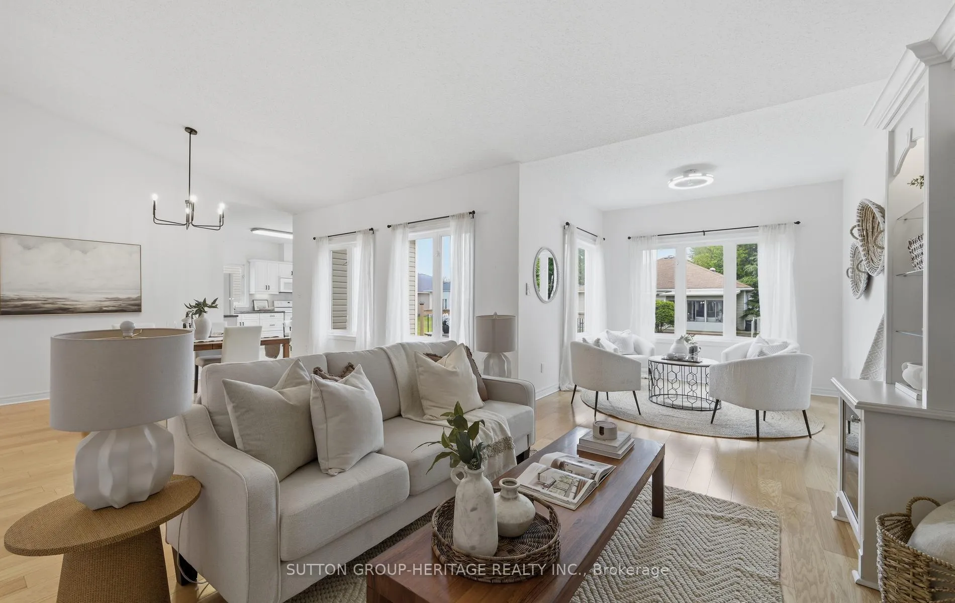 Photo 8 of 14 Heatherlea Drive, Clarington, Bowmanville — HOMEH