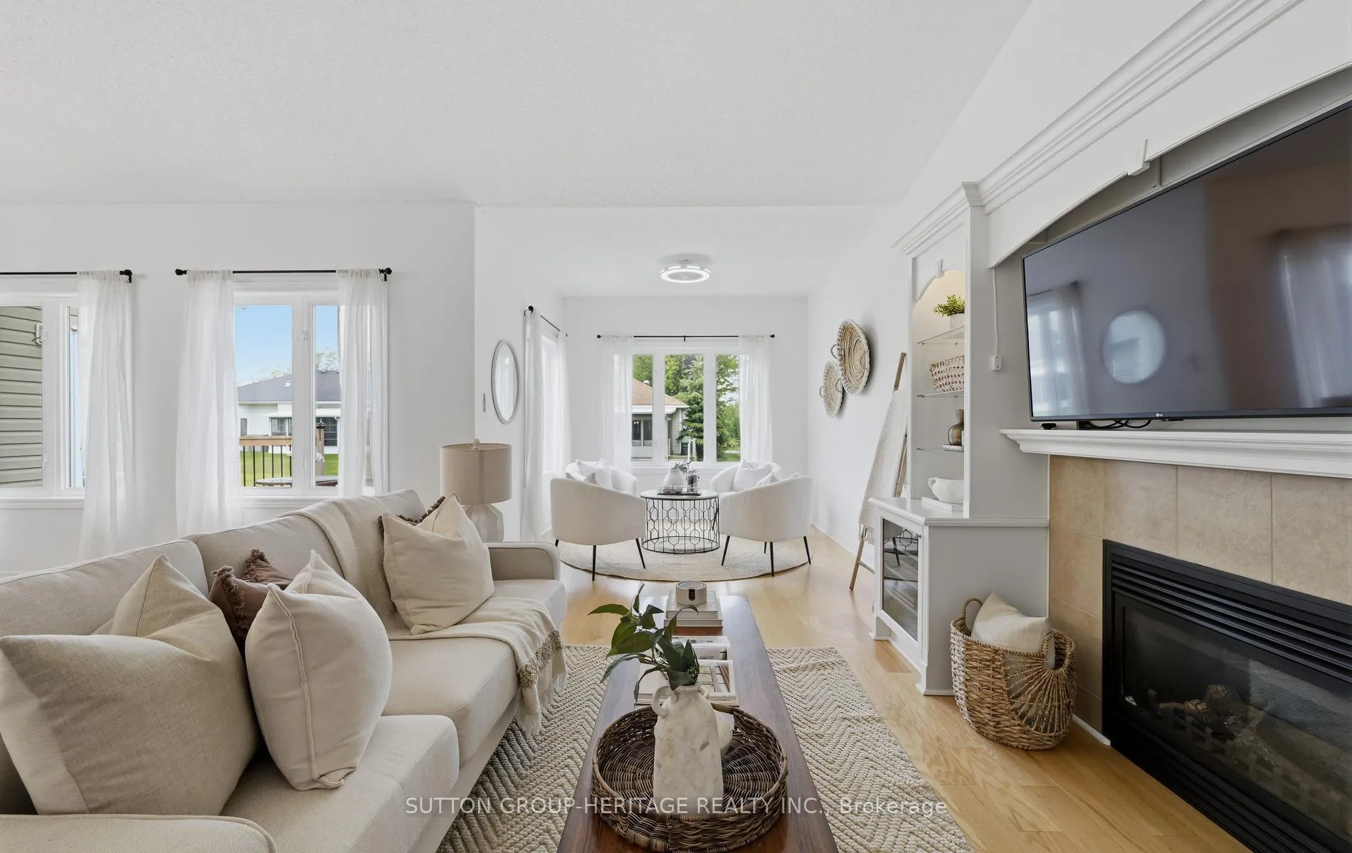 Photo 9 of 14 Heatherlea Drive, Clarington, Bowmanville — HOMEH