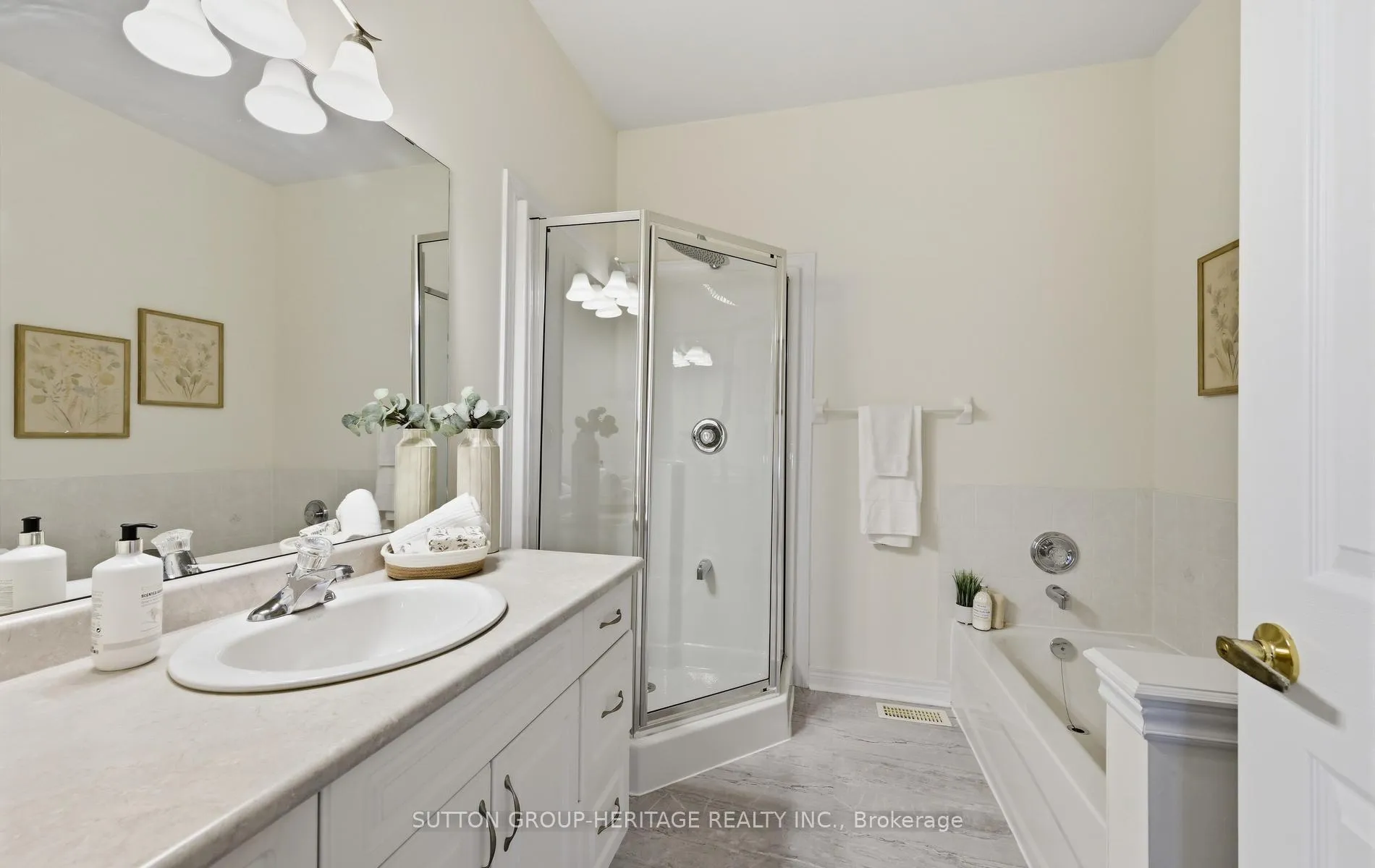 Photo 19 of 14 Heatherlea Drive, Clarington, Bowmanville — HOMEH