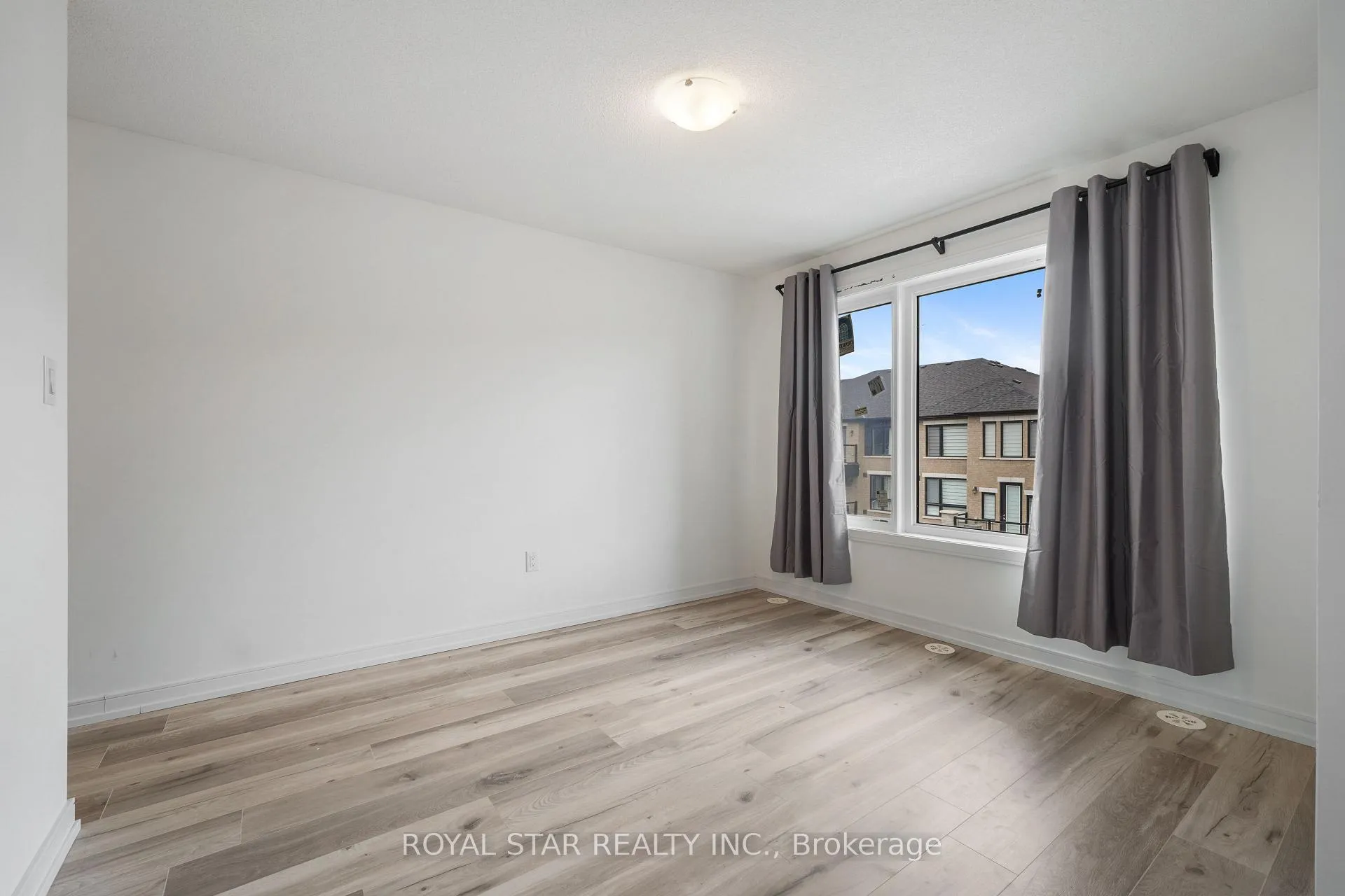 Photo 18 of 13 Red Maple Lane, Barrie, Innis-Shore — HOMEH